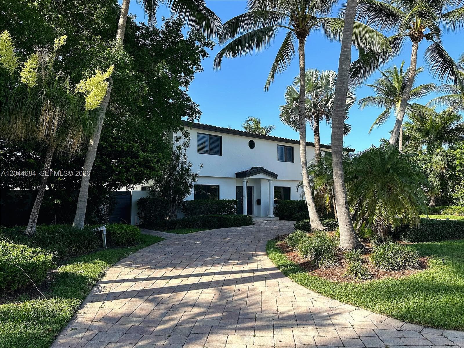 2445 SE 8th St, Pompano Beach, FL 33062