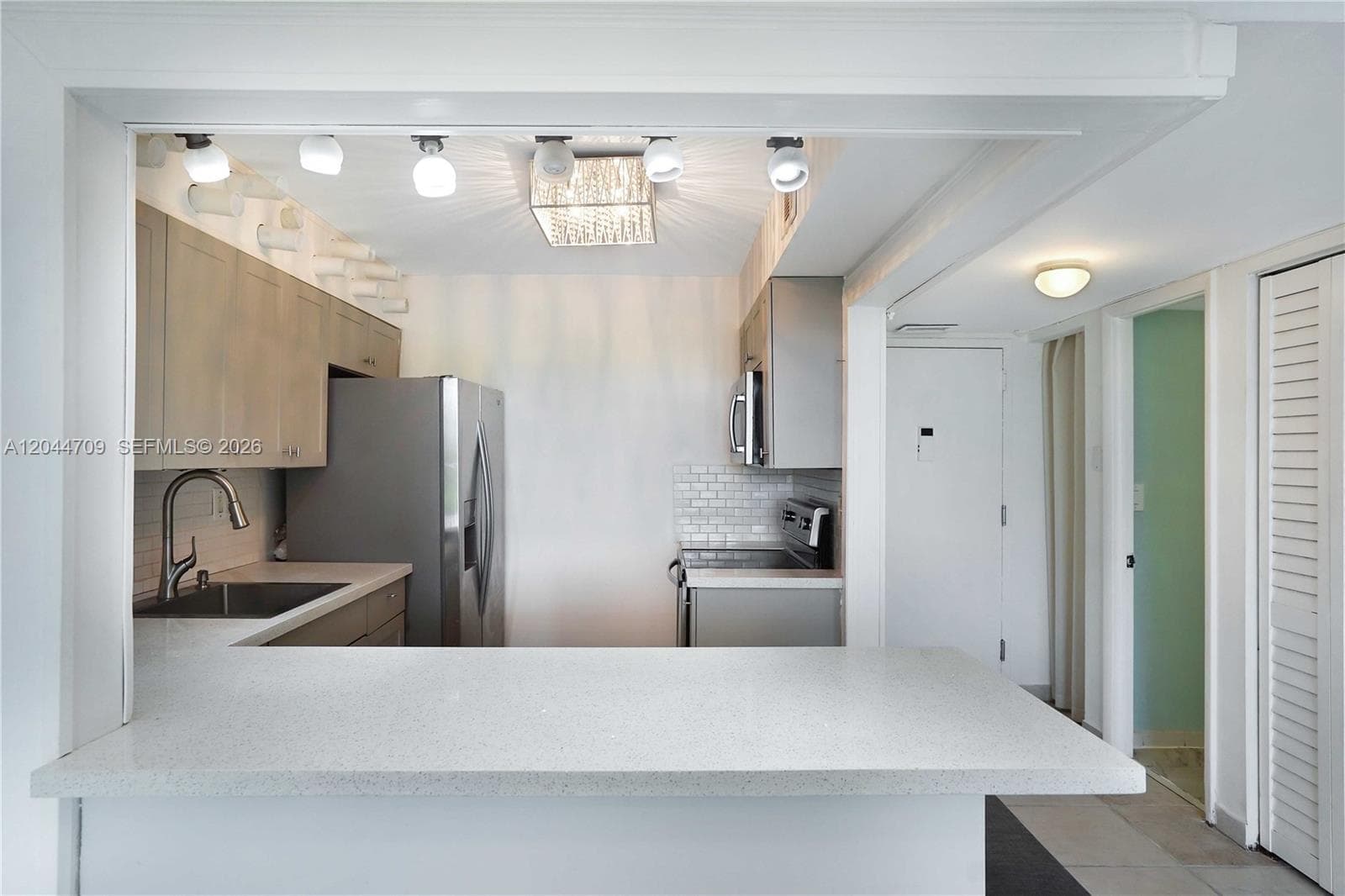 6900 Bay Dr # 3H, Miami Beach, FL 33141 — zdjęcie 2