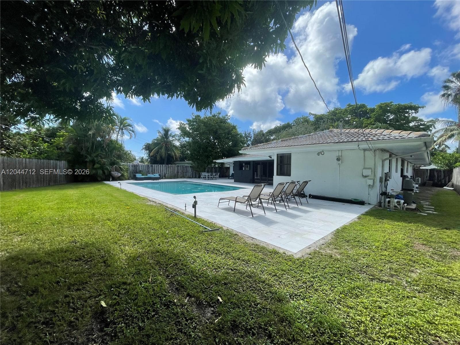 2115 Alamanda Dr, North Miami, FL 33181 — zdjęcie 3