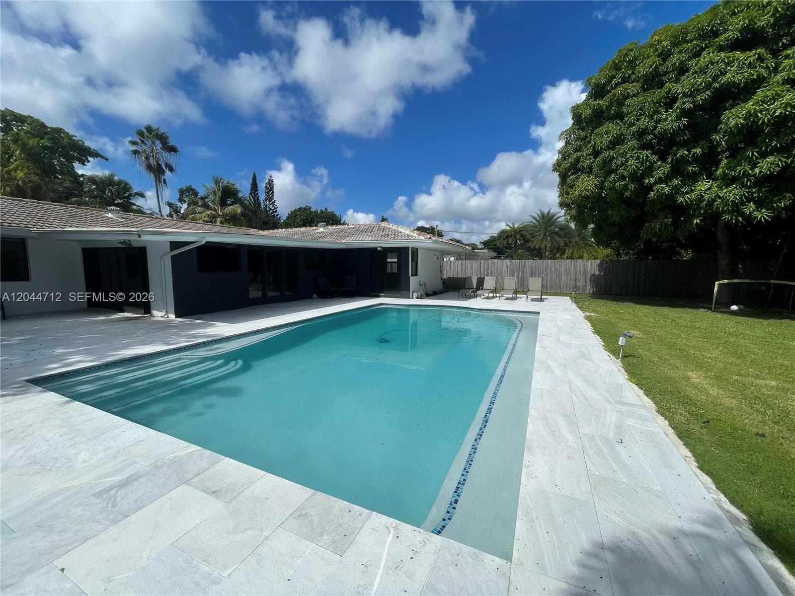 2115 Alamanda Dr, North Miami, FL 33181 — zdjęcie 4