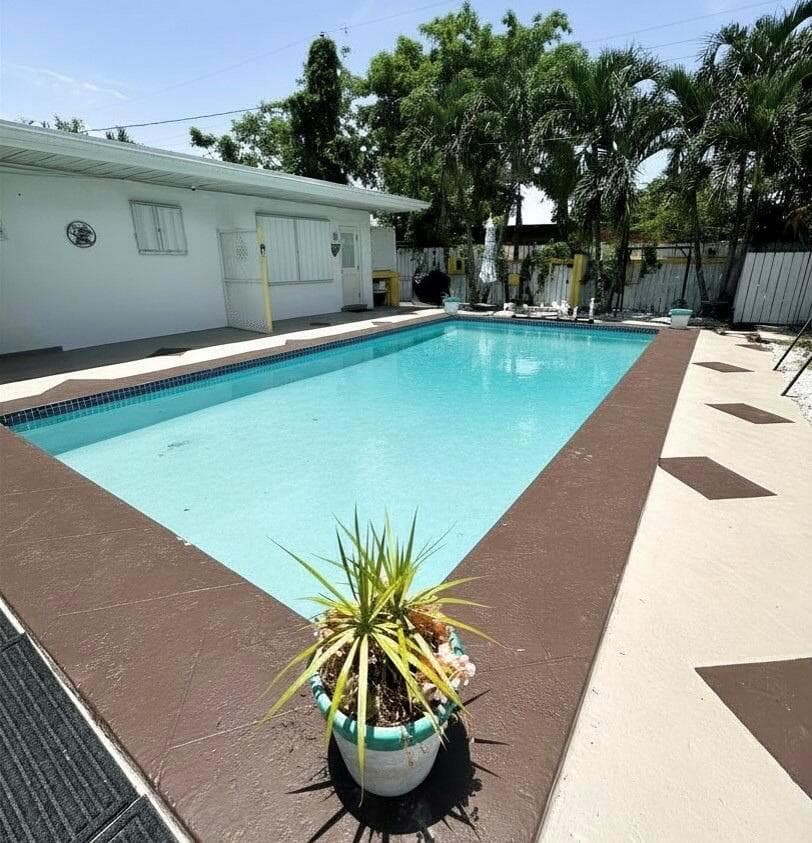 825 NE 6th Street # 2, Hallandale Beach, FL 33009