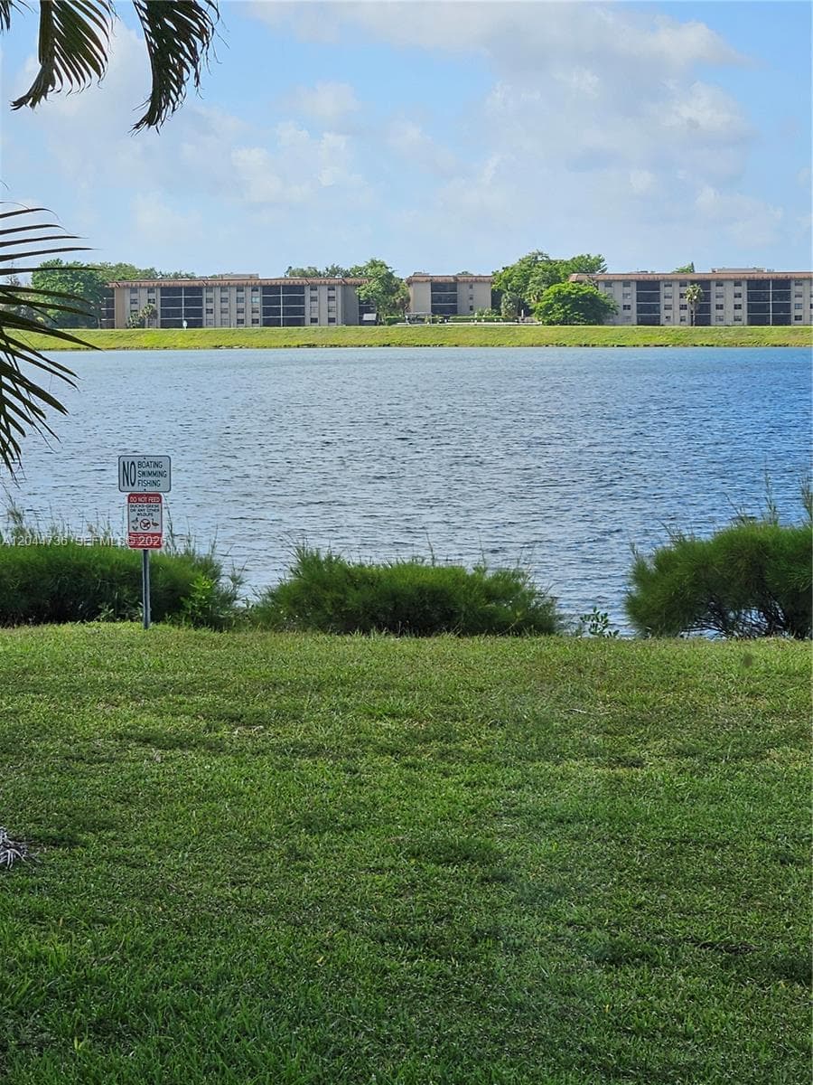 20822 San Simeon Way # 111, Miami, FL 33179 — zdjęcie 3
