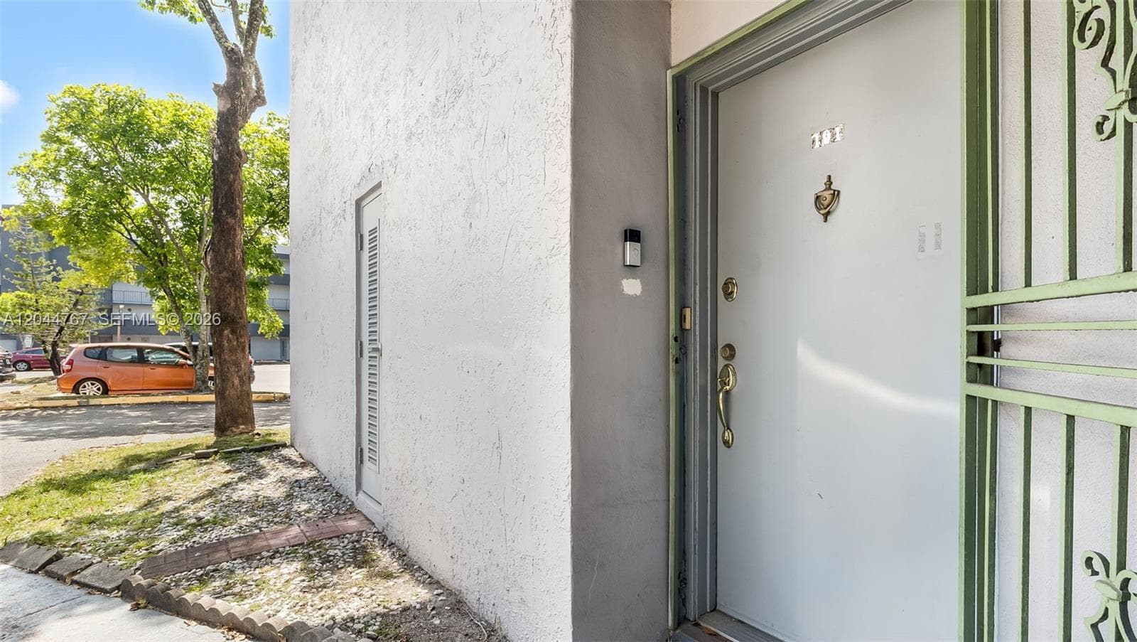 110 Fontainebleau Blvd # 101, Miami, FL 33172