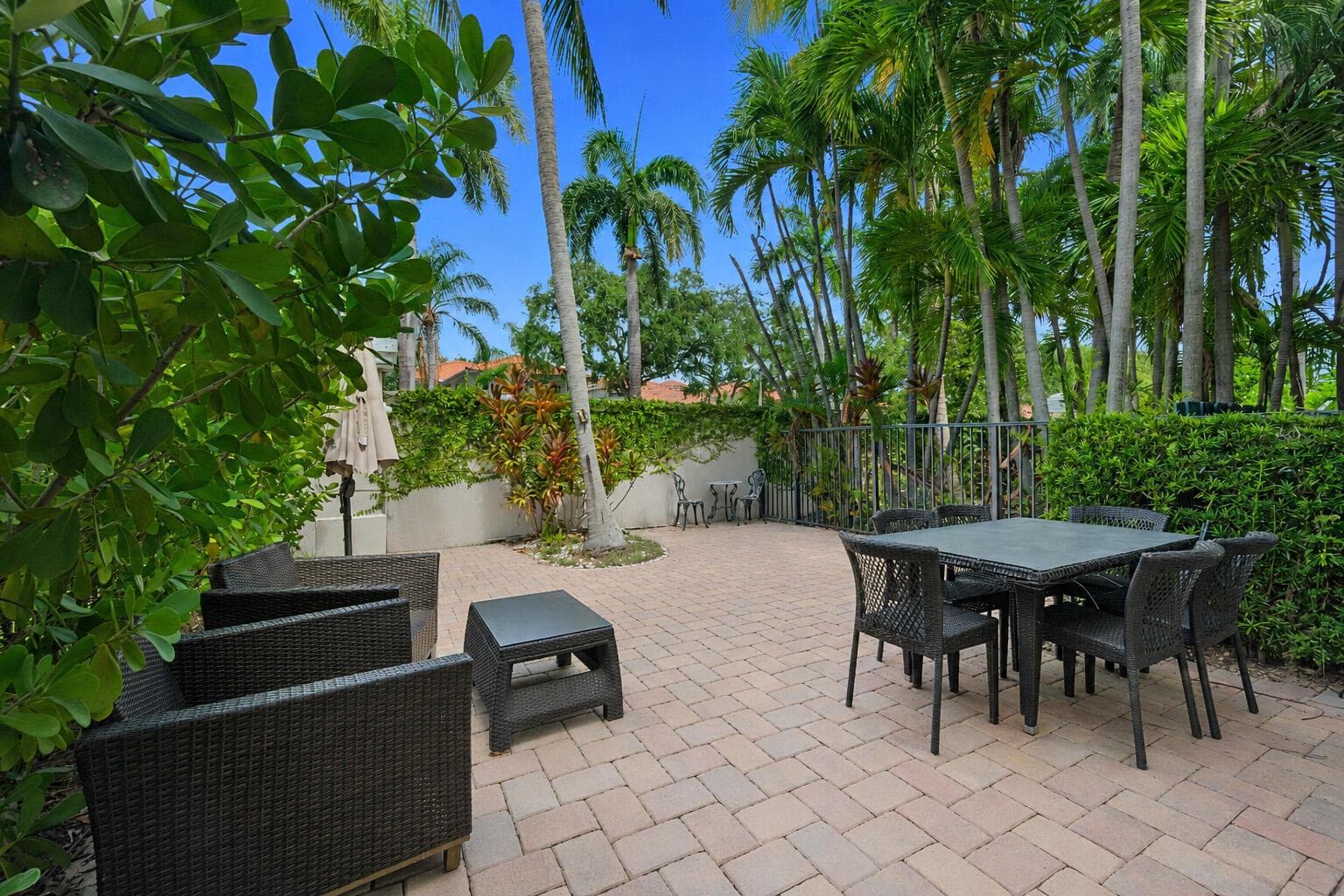 1384 Harbor View W, Hollywood, FL 33019 — zdjęcie 2