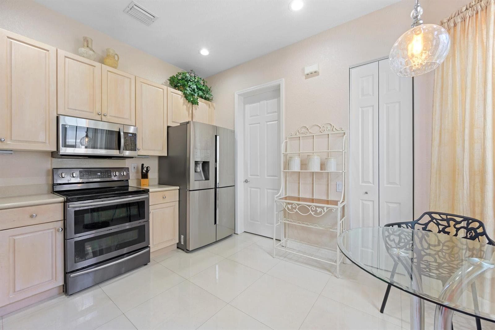 1384 Harbor View W, Hollywood, FL 33019 — zdjęcie 5