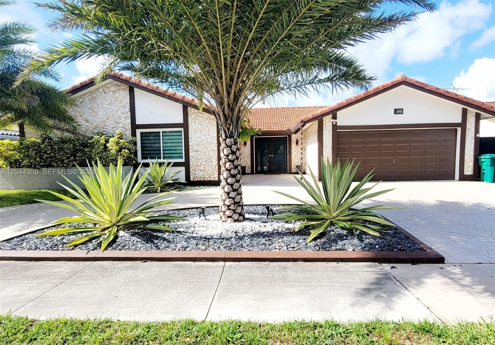 6324 NW 201st Ln, Hialeah, FL 33015