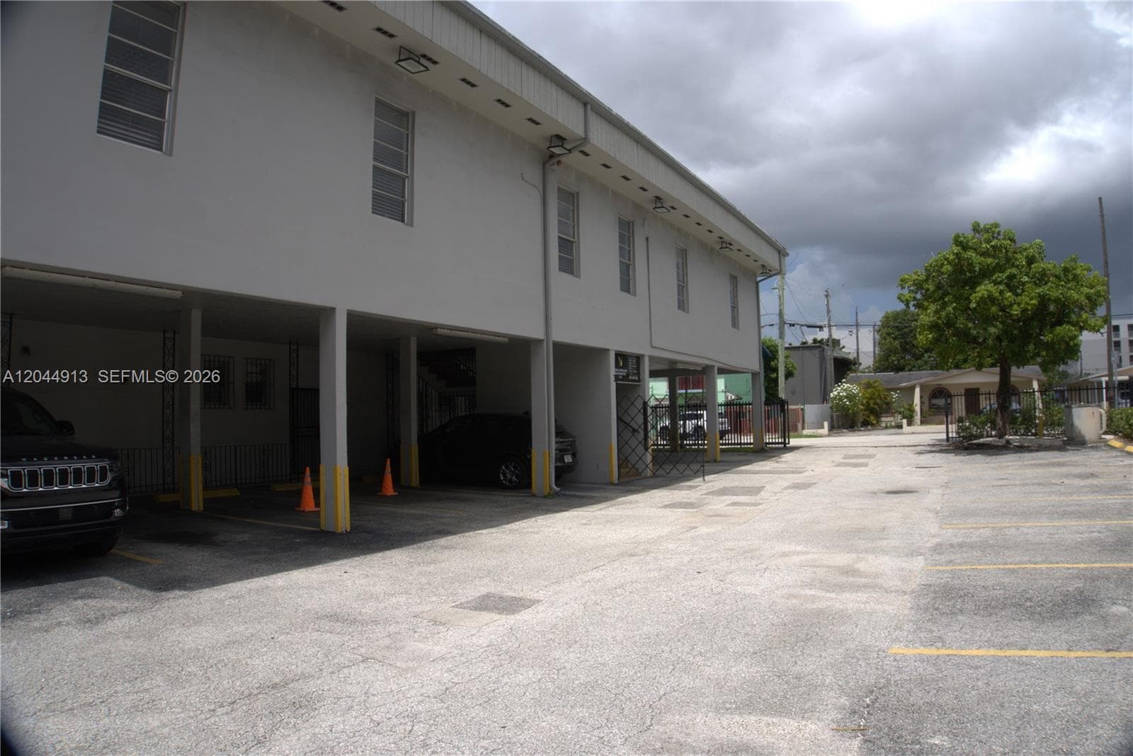 2433 NW 7th St, Miami, FL 33125 — zdjęcie 4