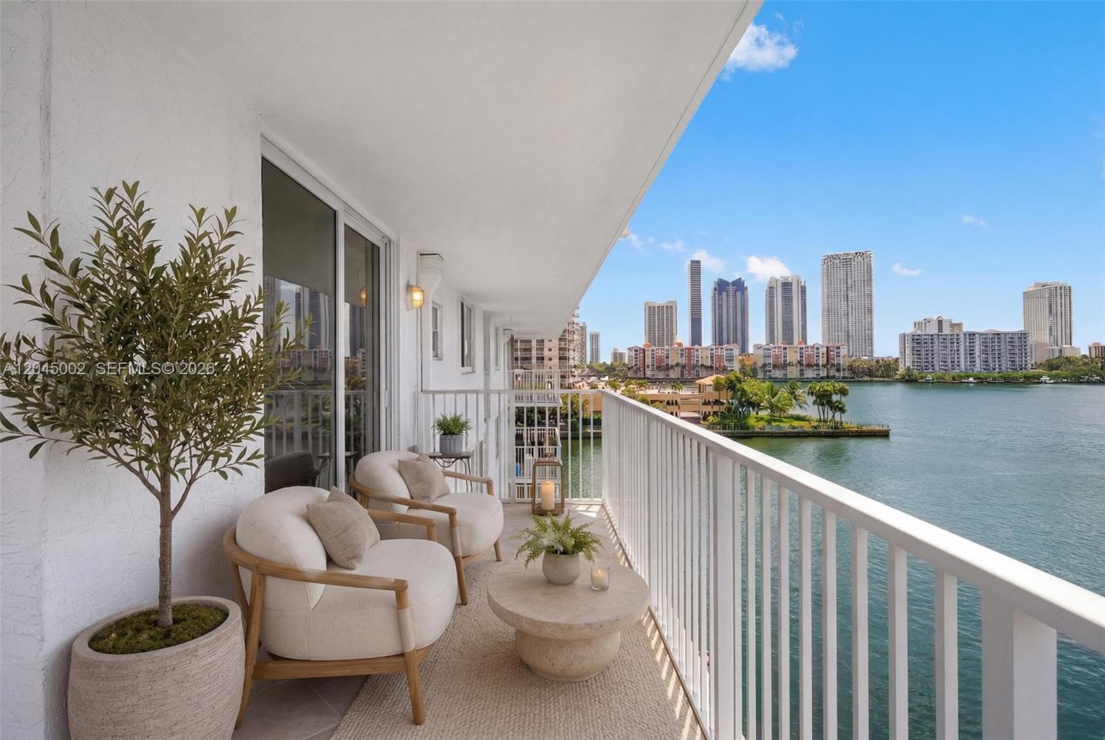 4000 NE 169th St # 607, North Miami Beach, FL 33160 — zdjęcie 2