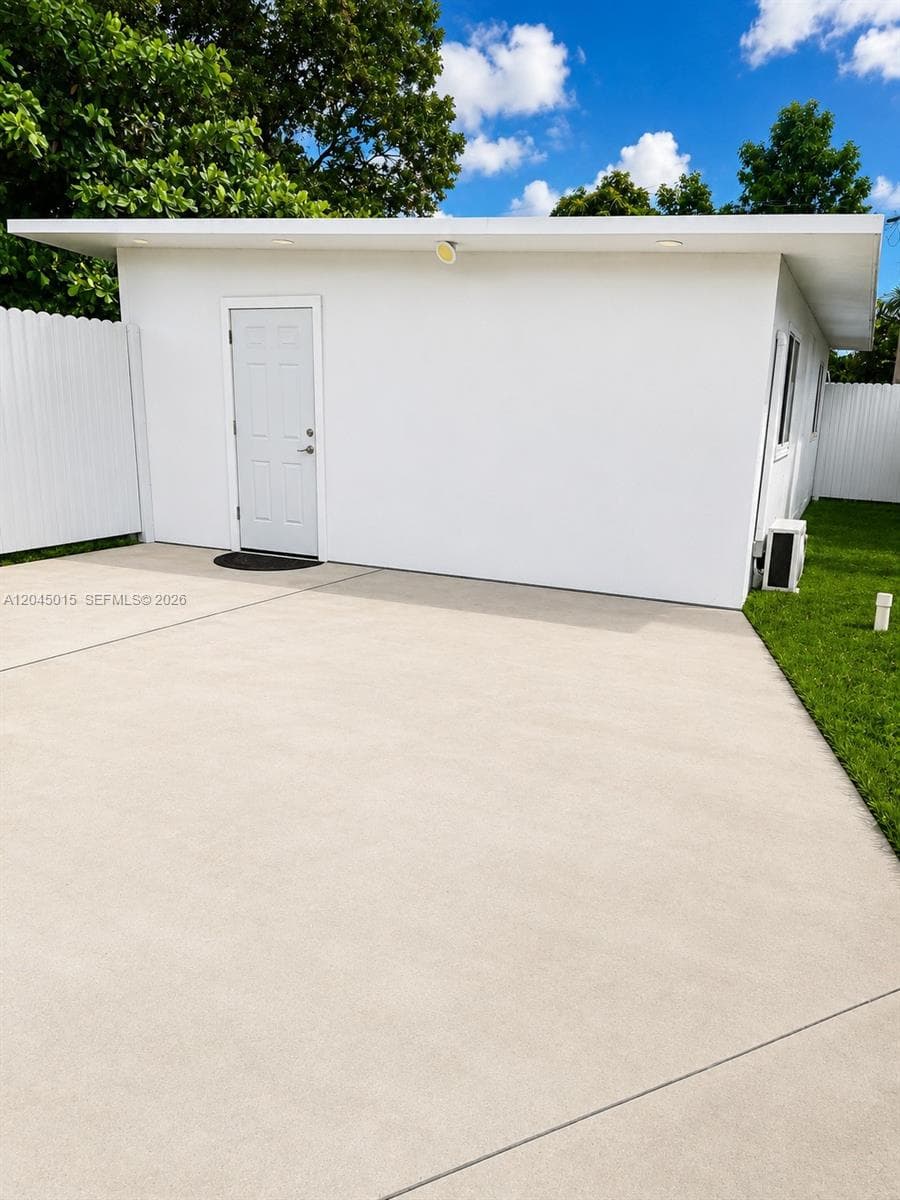 23 Miami Gardens Rd # 3, West Park, FL 33023 — zdjęcie 2