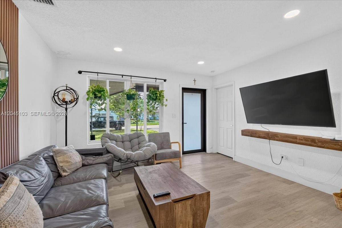 1131 N 75th Ave, Hollywood, FL 33024 — zdjęcie 3