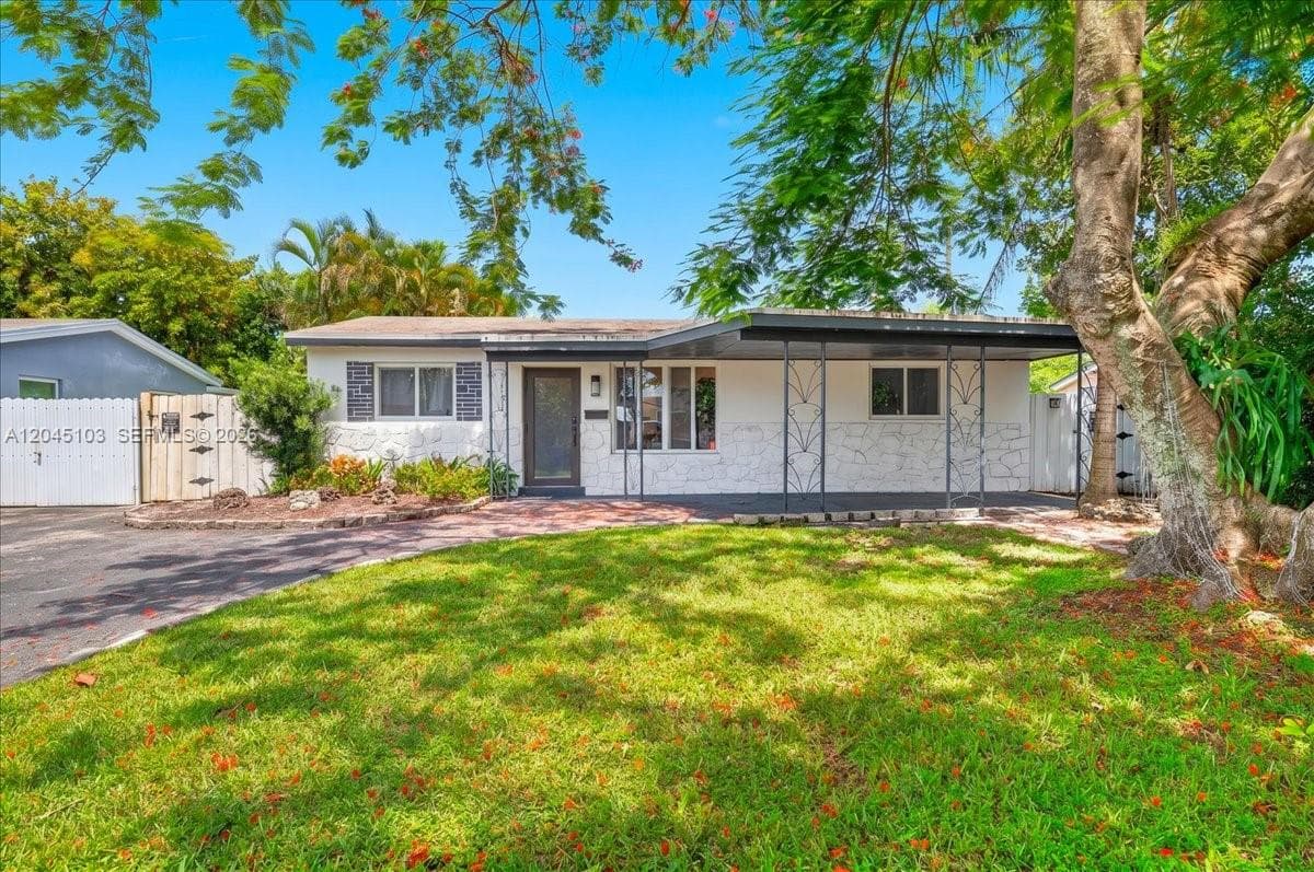 1131 N 75th Ave, Hollywood, FL 33024