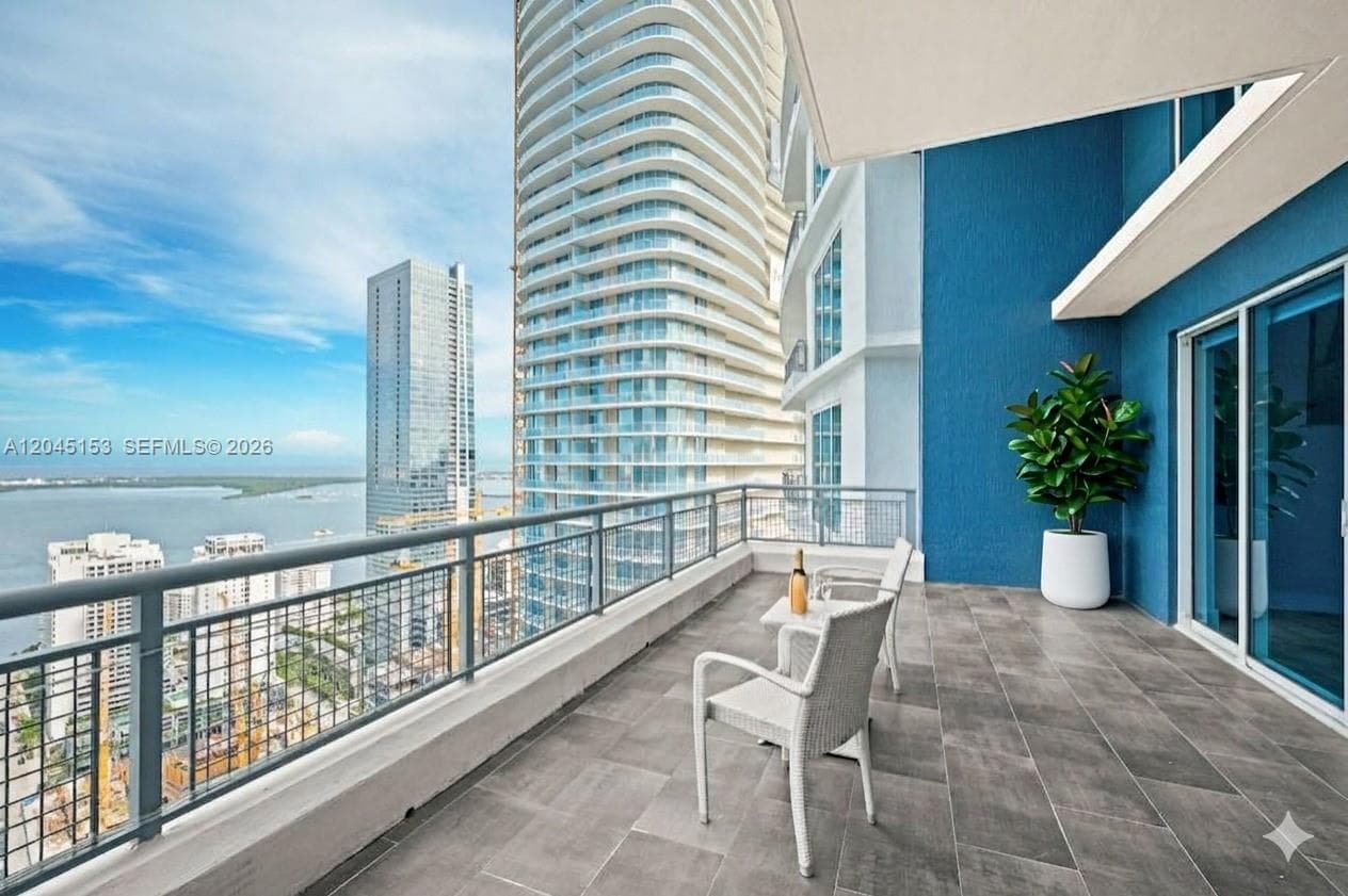 60 SW 13th St # 4002, Miami, FL 33130