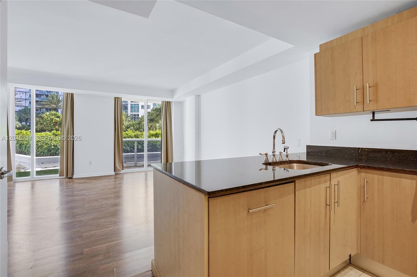 10275 Collins Ave # 201, Bal Harbour, FL 33154 — zdjęcie 4