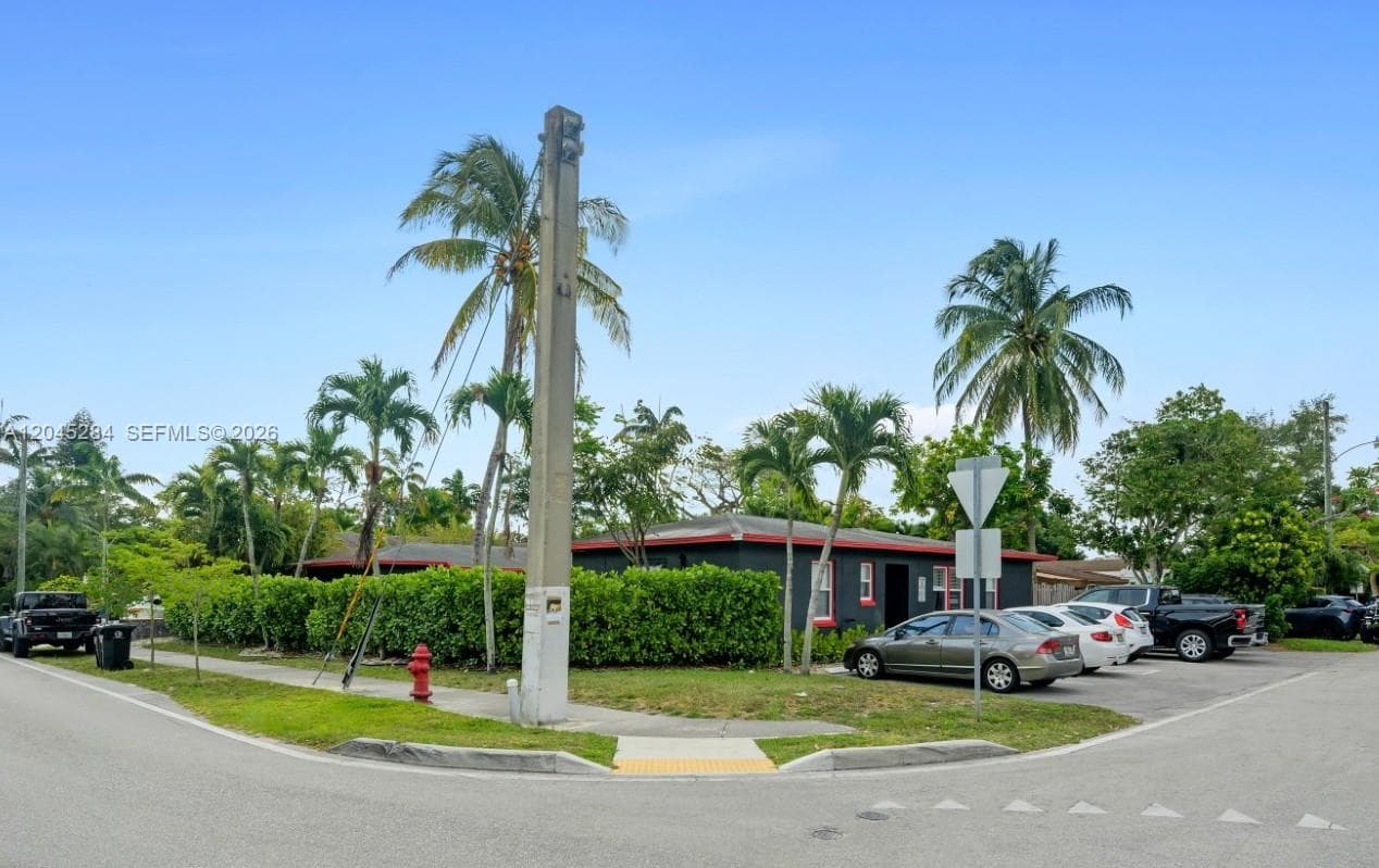 620 sw 7th St unit 1-6, Fort Lauderdale, FL 33315