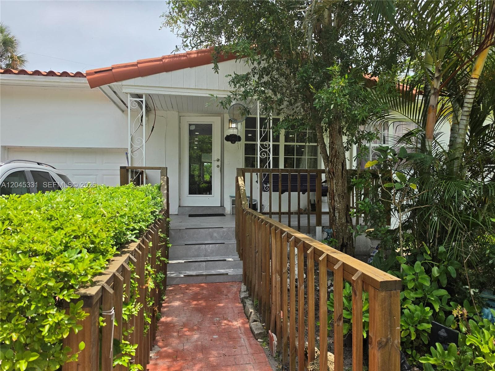 10801 NE 10th Ave, Biscayne Park, FL 33161 — zdjęcie 2