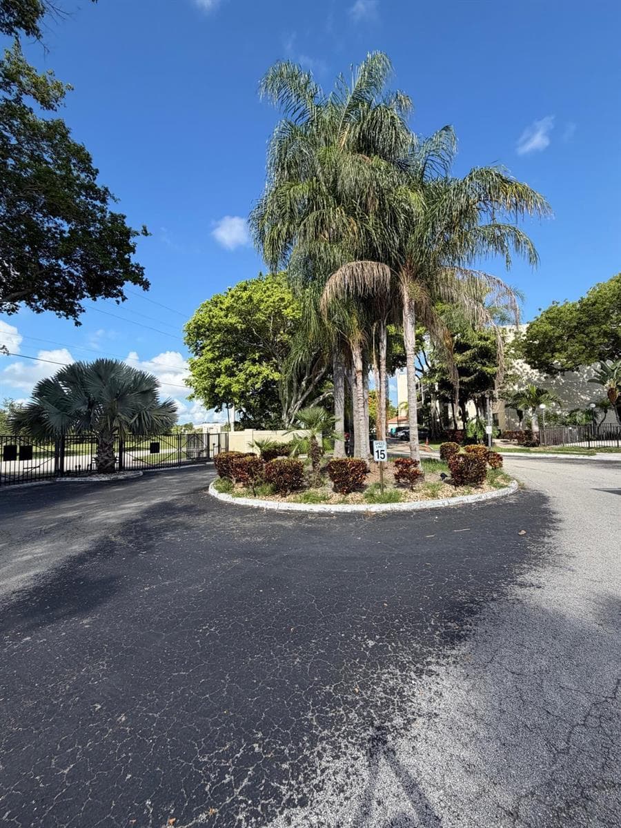 118 Lake Emerald Drive # 107, Oakland Park, FL 33309