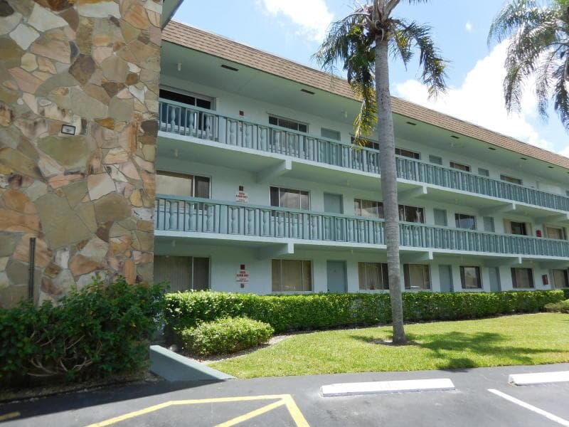 2000 Springdale Boulevard # 203, Palm Springs, FL 33461