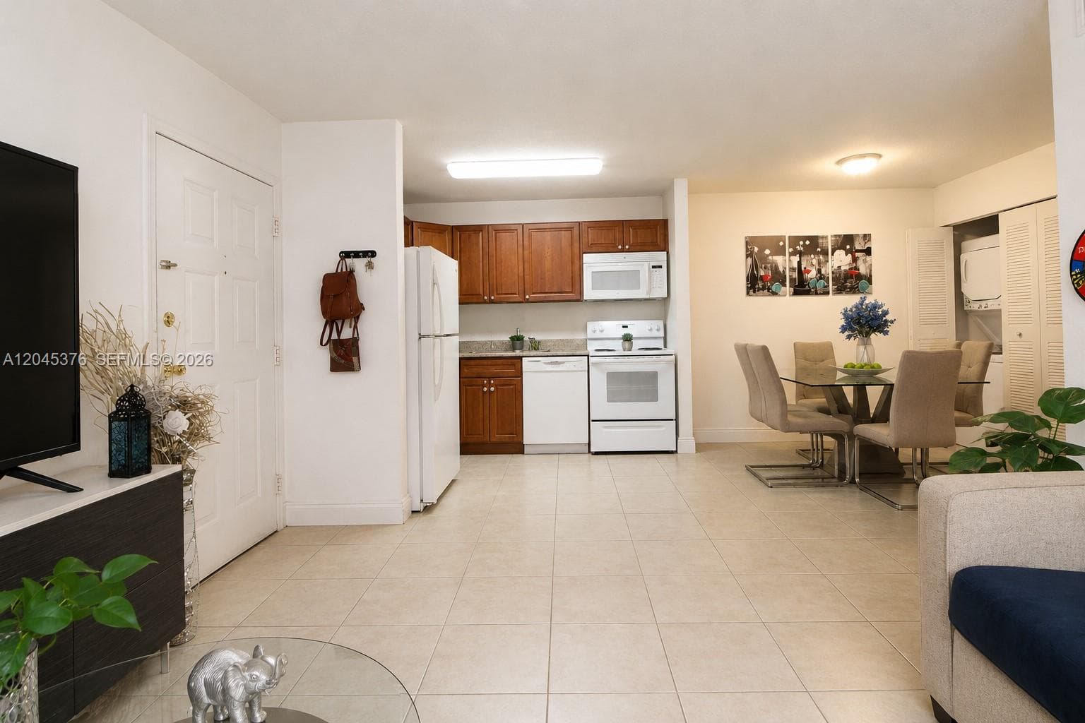 7090 NW 179th St # 108, Hialeah, FL 33015 — zdjęcie 2