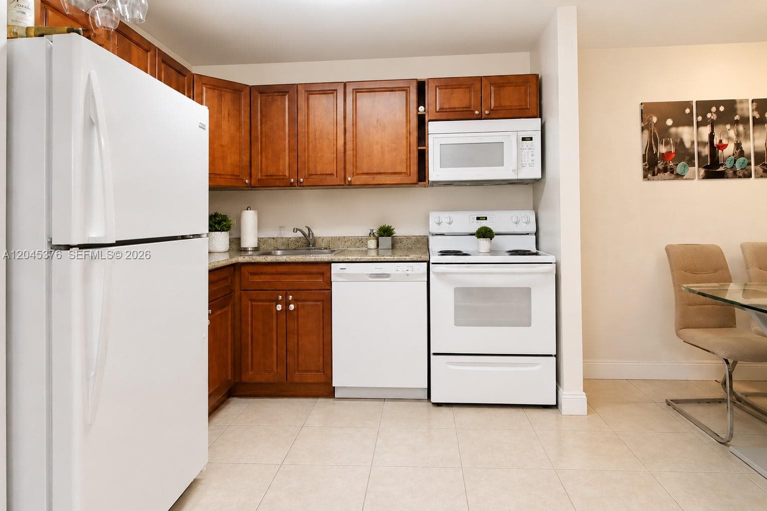 7090 NW 179th St # 108, Hialeah, FL 33015 — zdjęcie 3