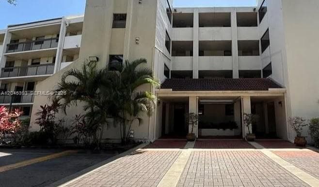 109 Lake Emerald Dr # 105, Oakland Park, FL 33309
