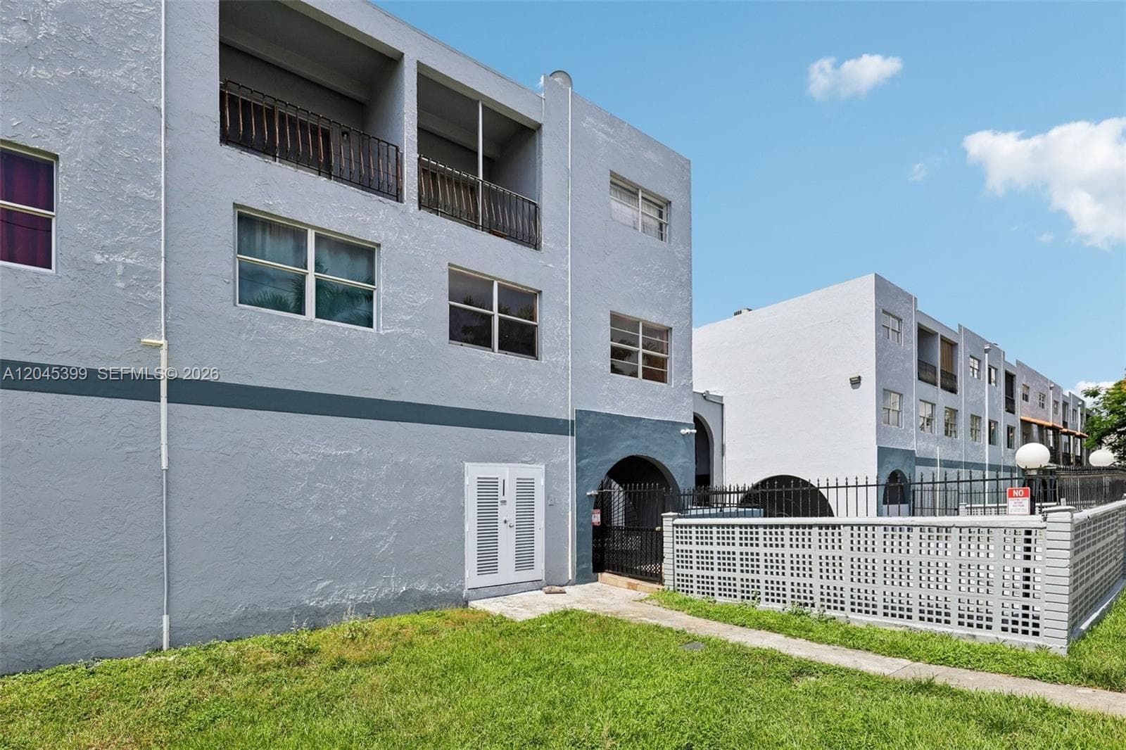 1300 W 53rd St # 25, Hialeah, FL 33012 — zdjęcie 2