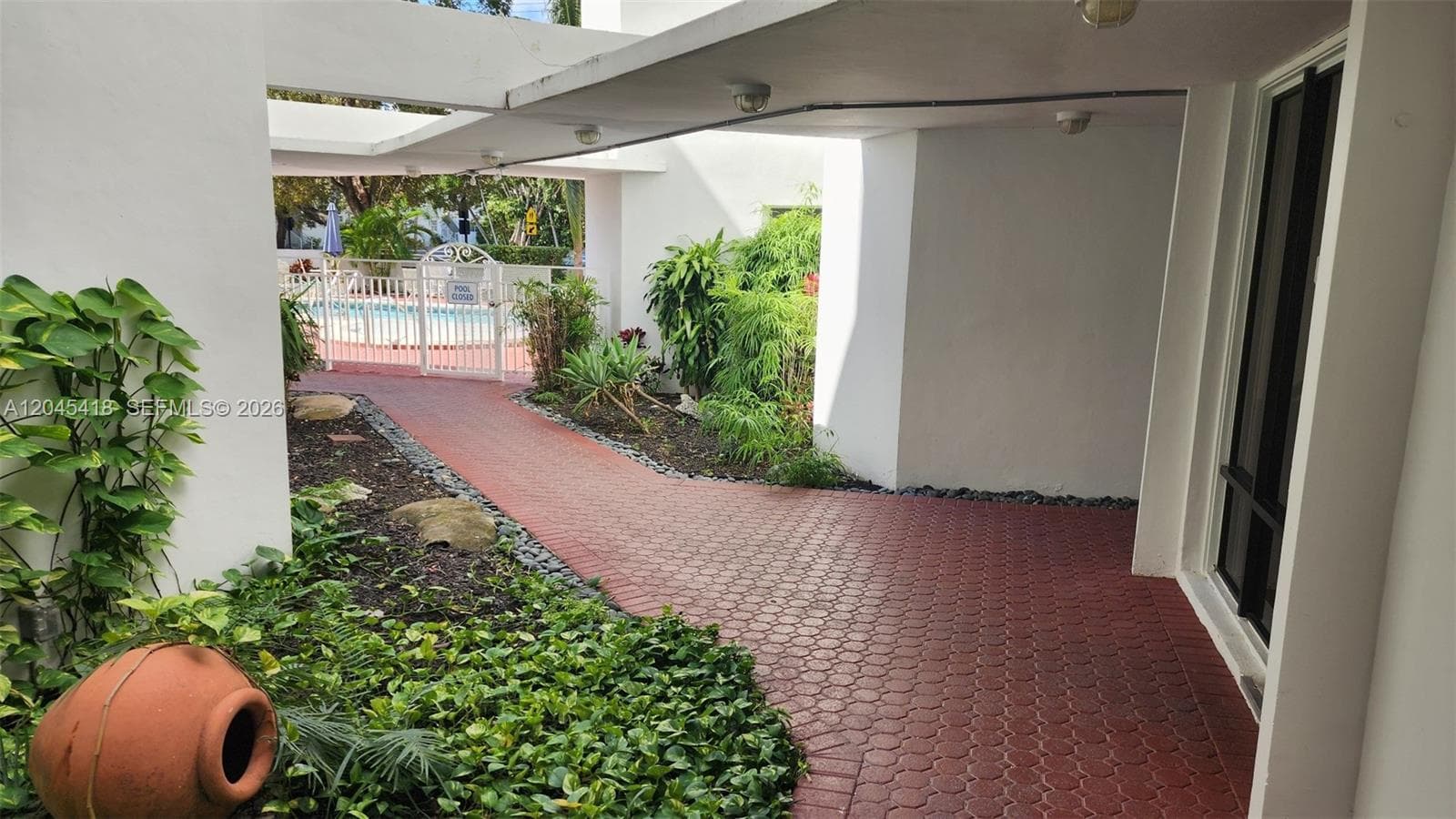 1075 93rd St # 304, Bay Harbor Islands, FL 33154 — zdjęcie 4