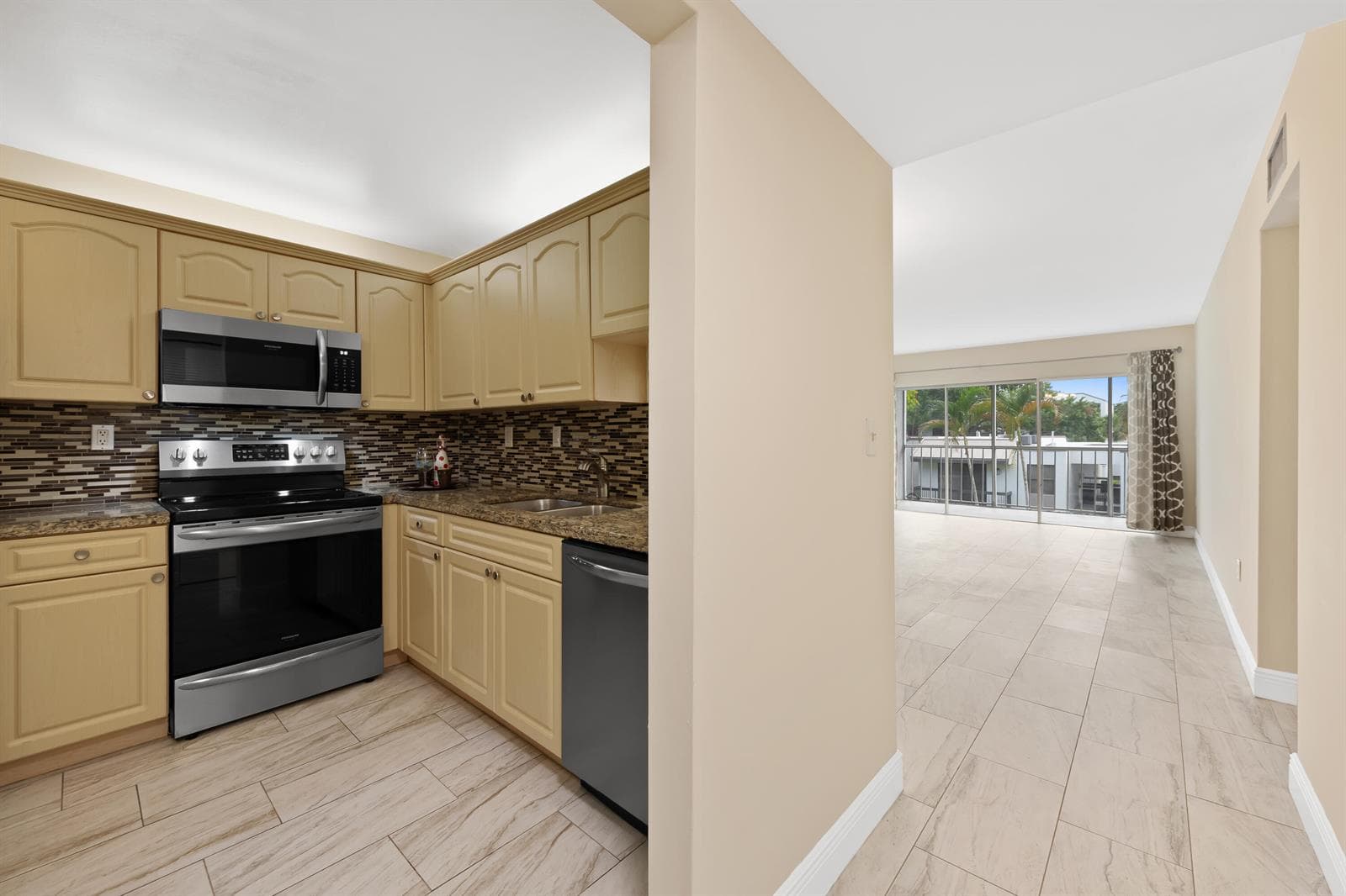 483 N Pine Island Road # C304, Plantation, FL 33324 — zdjęcie 2