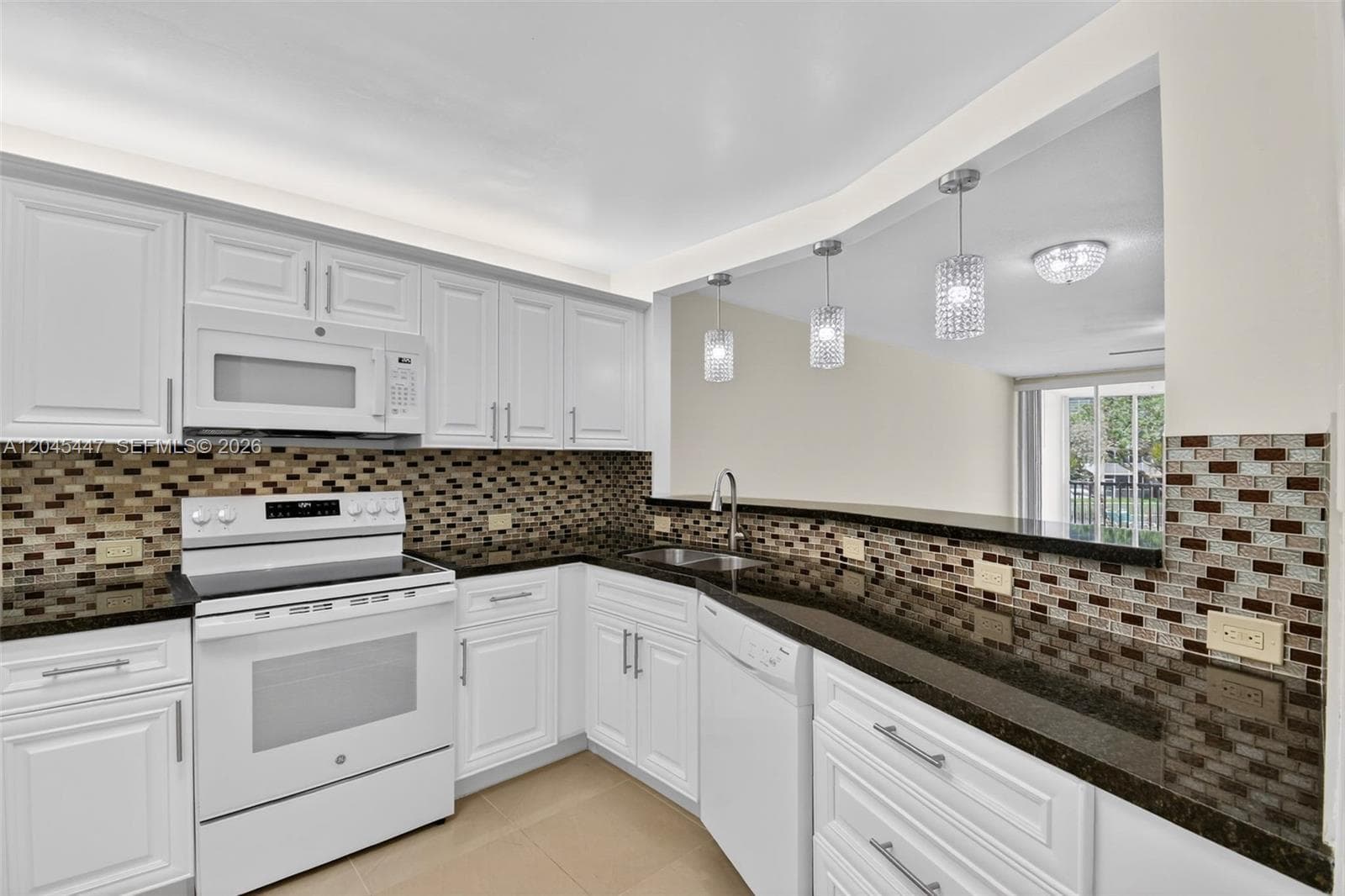 1710 NE 191 Street # 206, Miami, FL 33179 — zdjęcie 2
