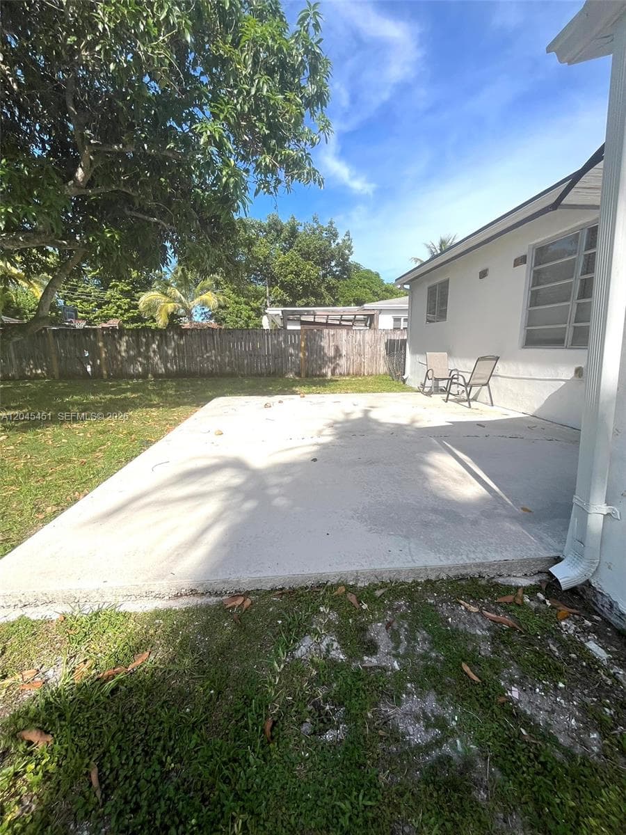 611 NE 171st St, North Miami Beach, FL 33162 — zdjęcie 5