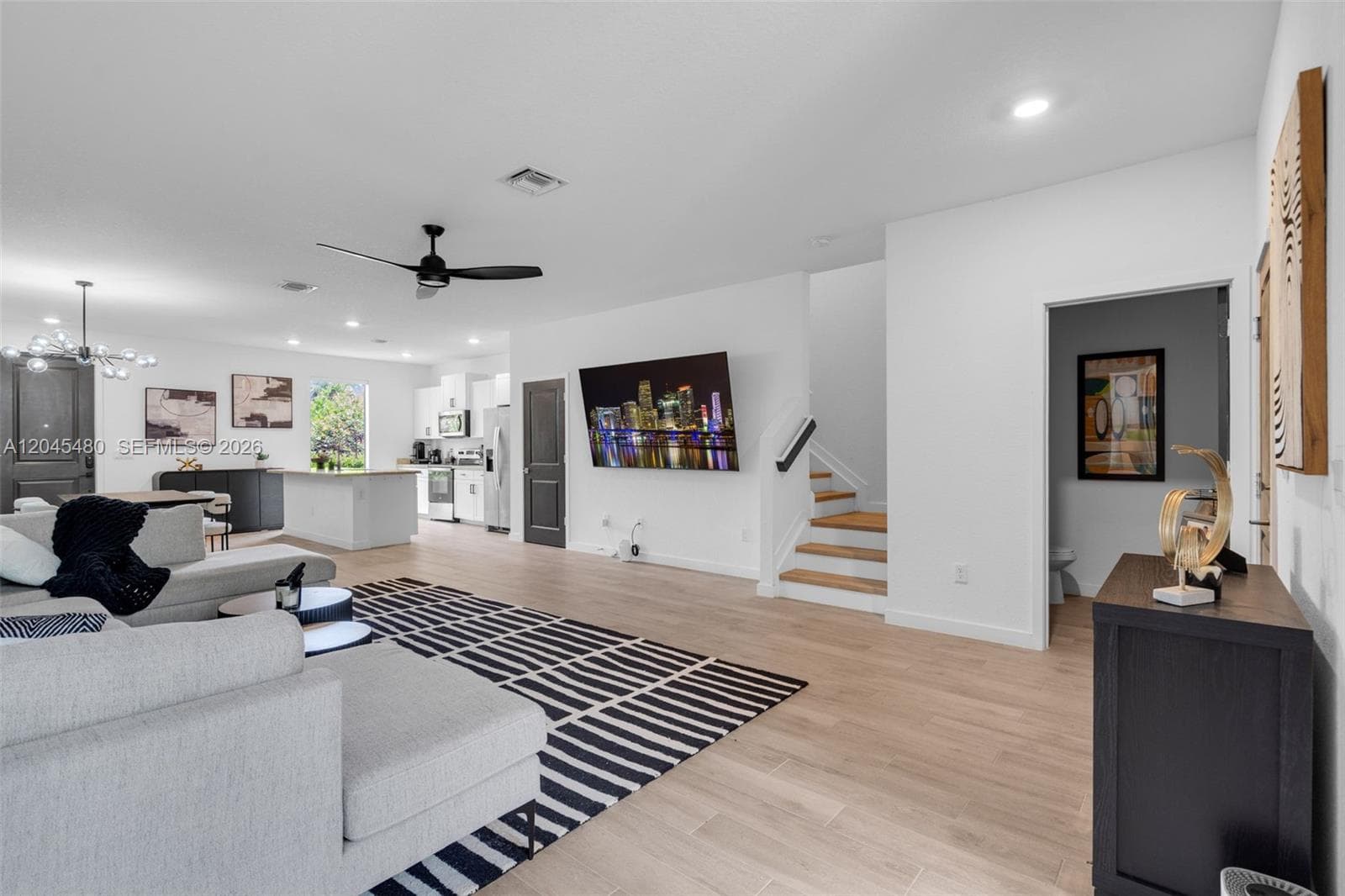 387 NW 17th St, Fort Lauderdale, FL 33311 — zdjęcie 2