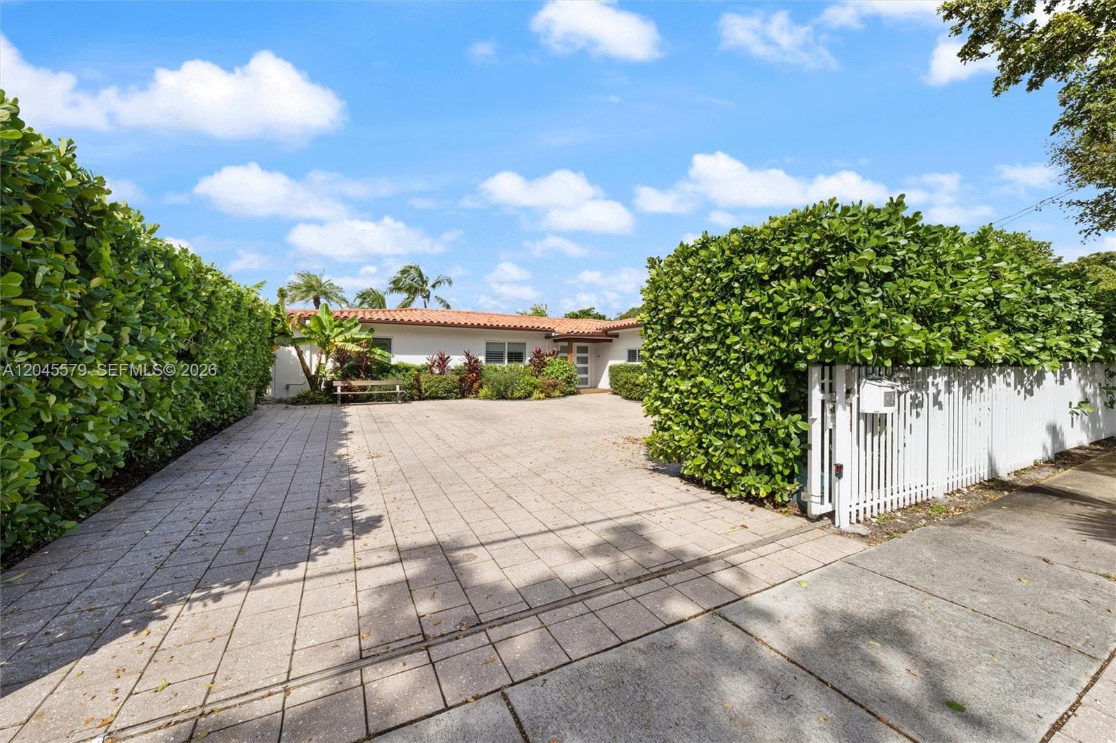 12944 Banyan Rd, North Miami, FL 33181 — zdjęcie 2