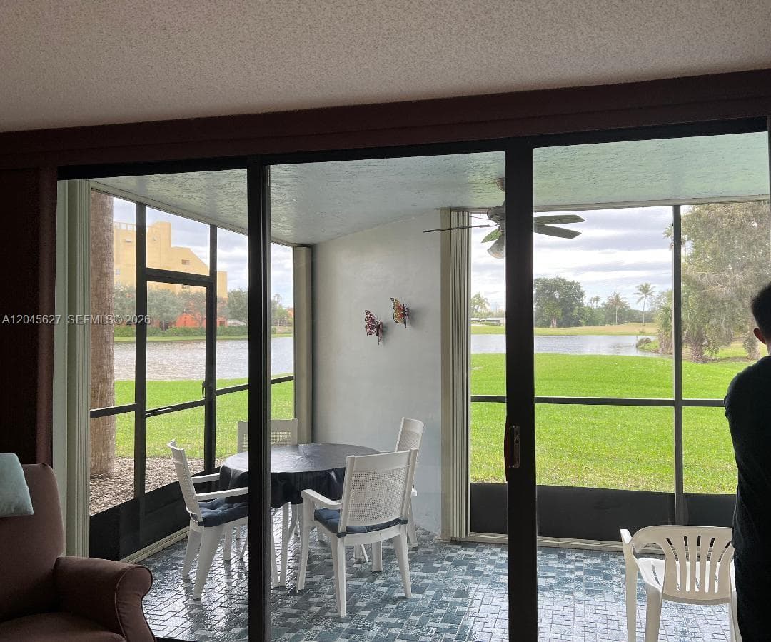 16325 Golf Club Rd # 111, Weston, FL 33326 — zdjęcie 2