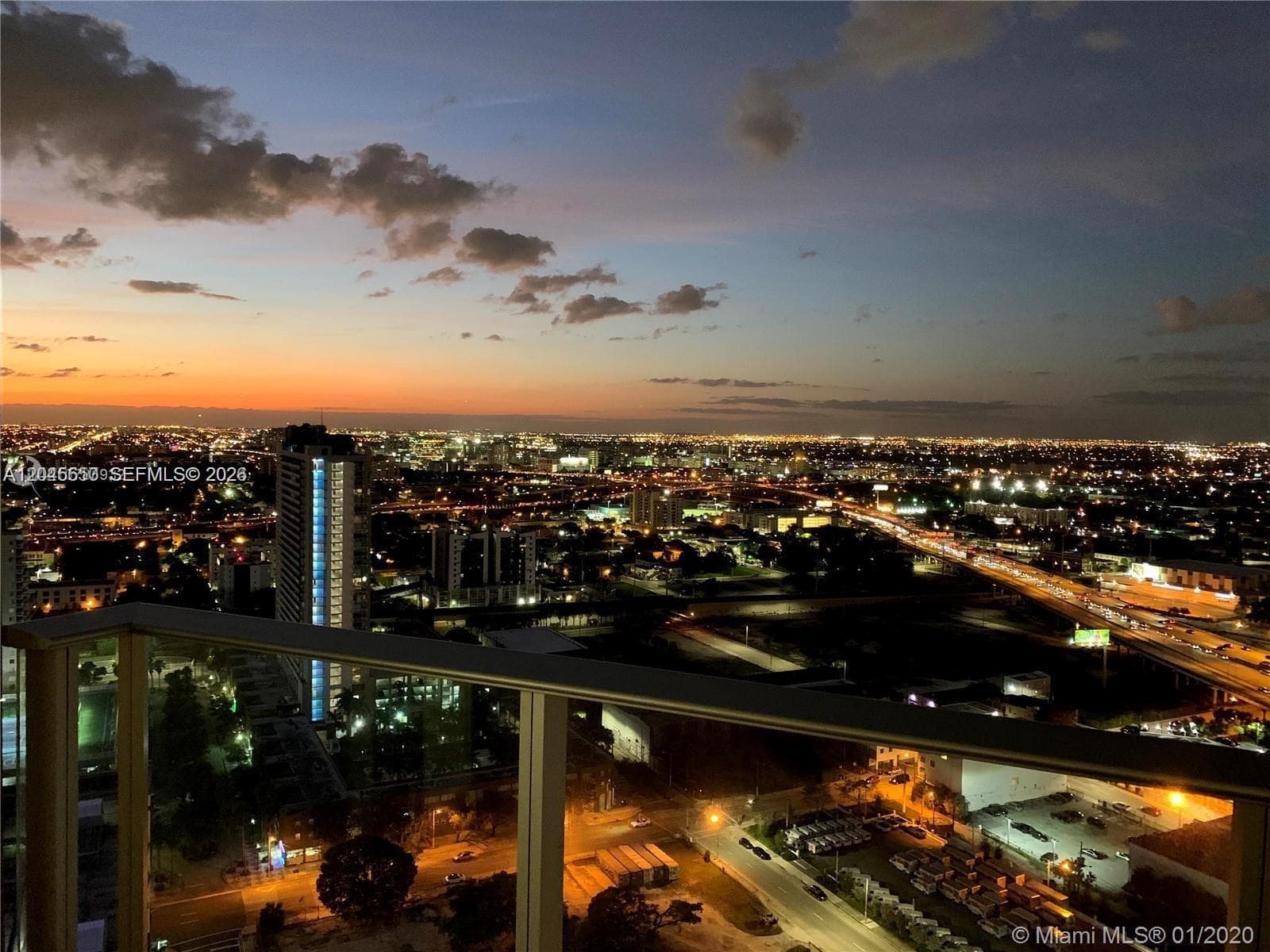 851 NE 1st Ave # 2702, Miami, FL 33132 — zdjęcie 2
