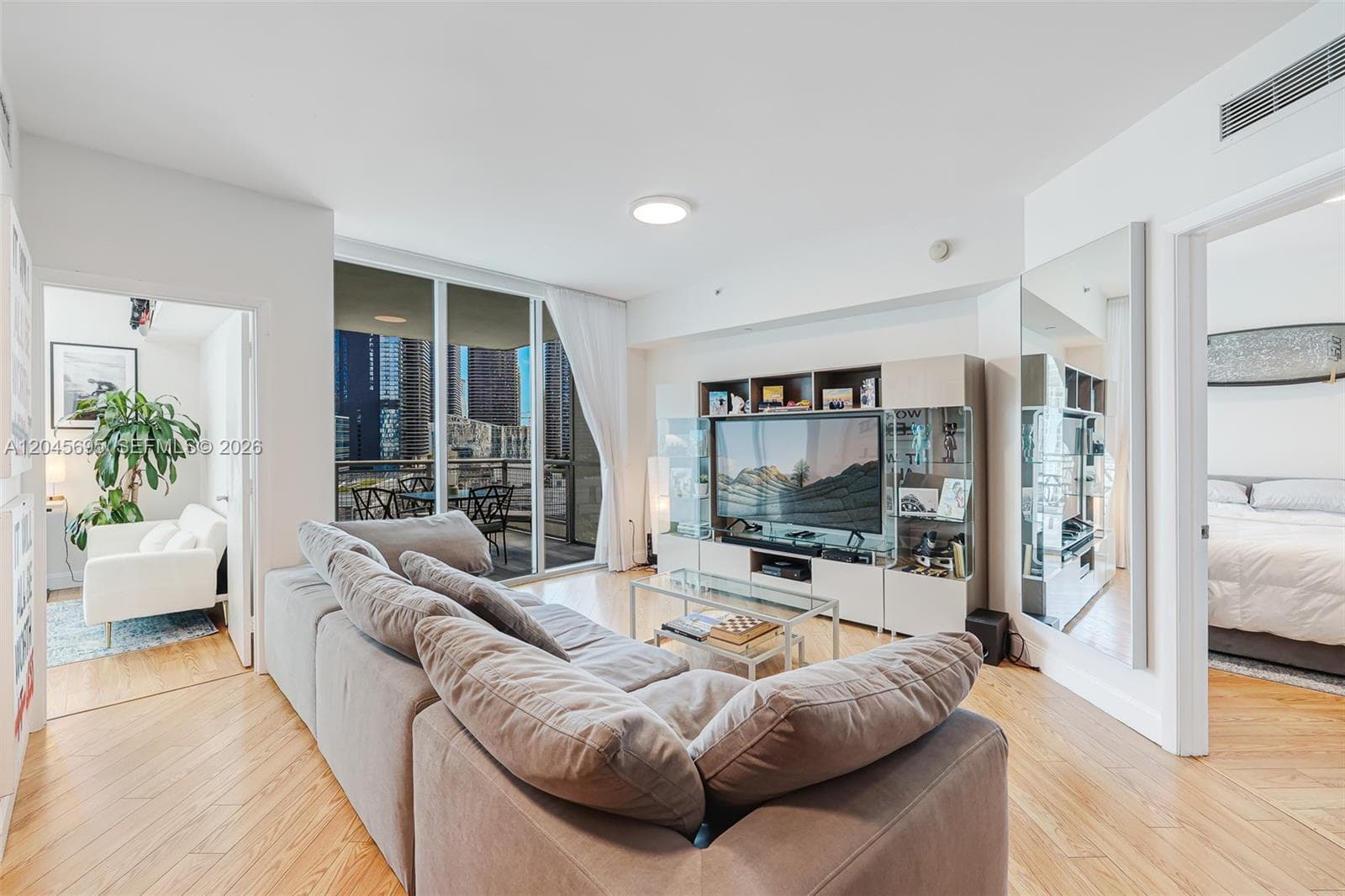350 S Miami Ave # 2104, Miami, FL 33130 — zdjęcie 2