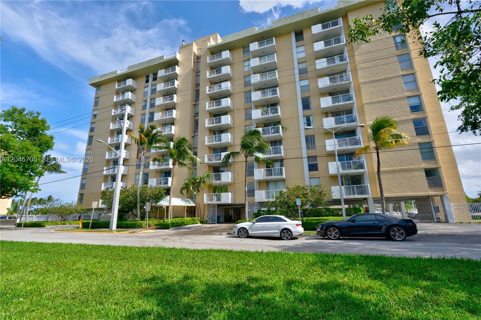2000 NE 135th St # 908, North Miami, FL 33181