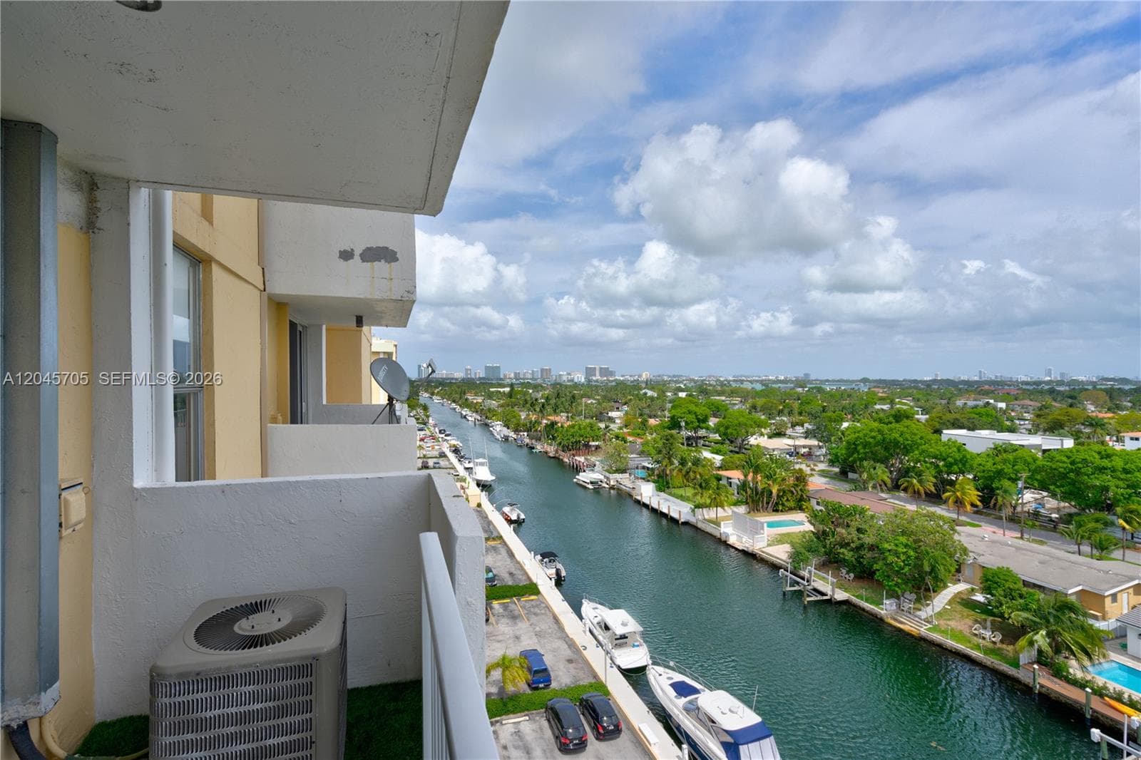 2000 NE 135th St # 908, North Miami, FL 33181 — zdjęcie 5