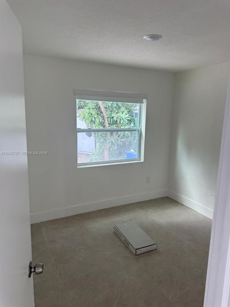 2328 NW 80th St, Miami, FL 33147 — zdjęcie 5