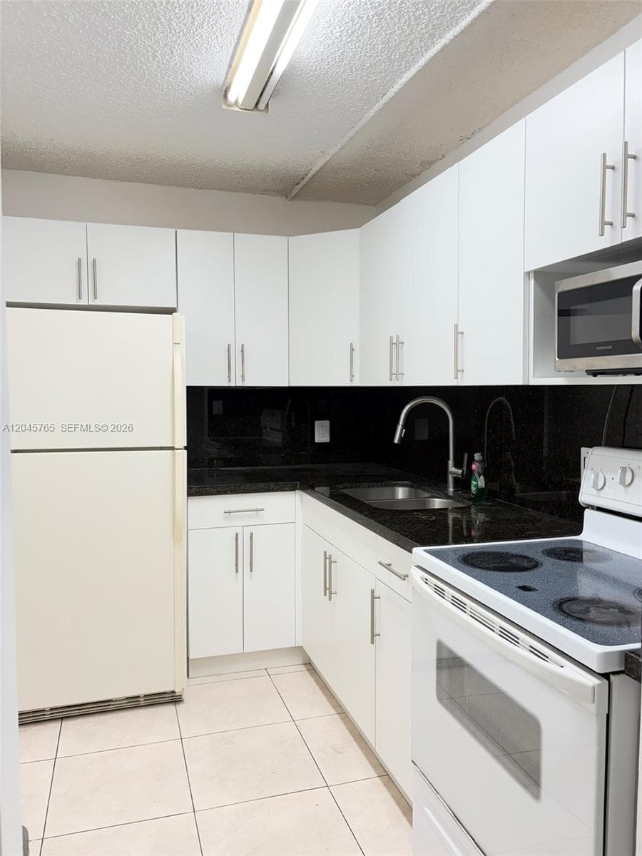 8411 NW 8th St # 206, Miami, FL 33126 — zdjęcie 3