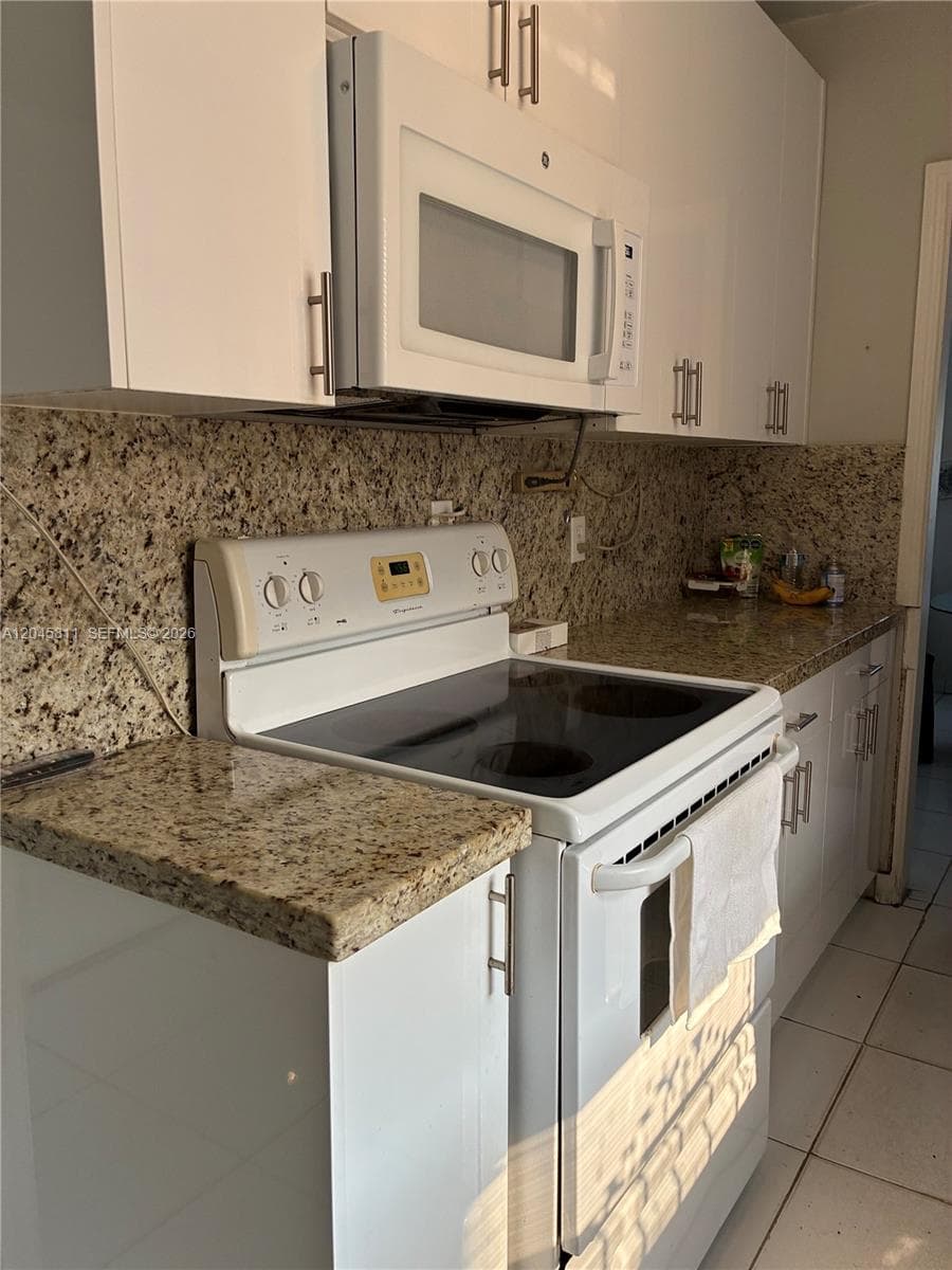 1445 NE 174th St, North Miami Beach, FL 33162 — zdjęcie 4