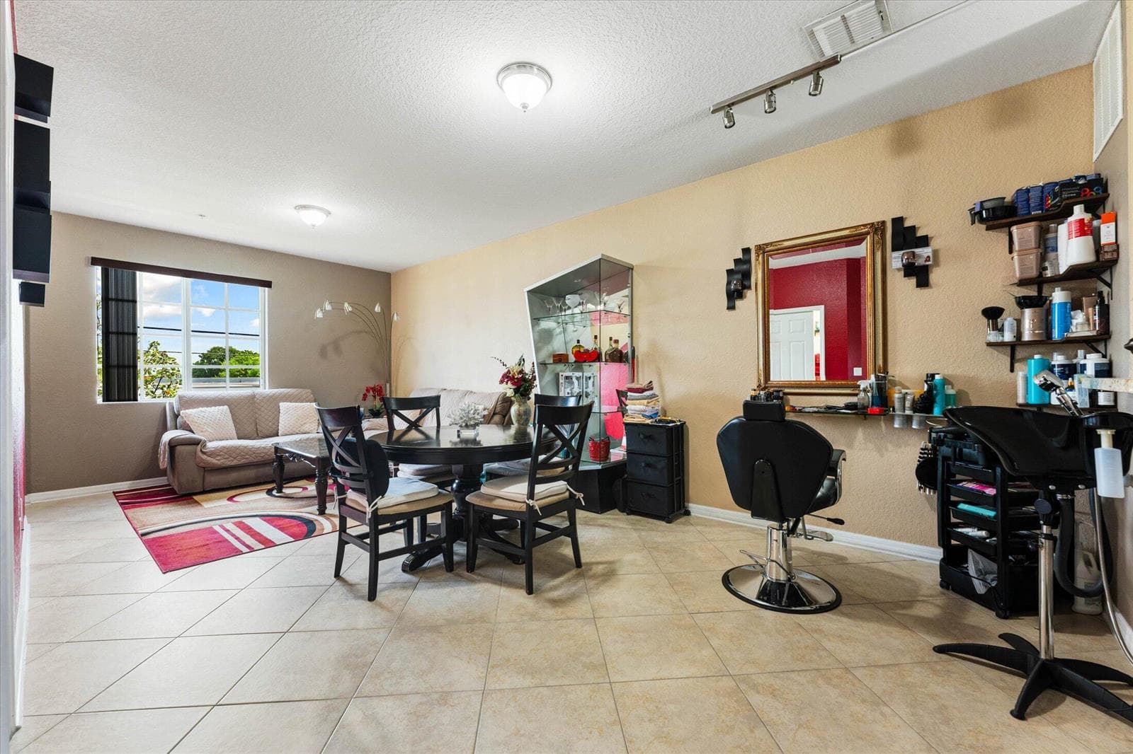 131 NW 2nd Avenue # 3, FL 33009 — zdjęcie 2