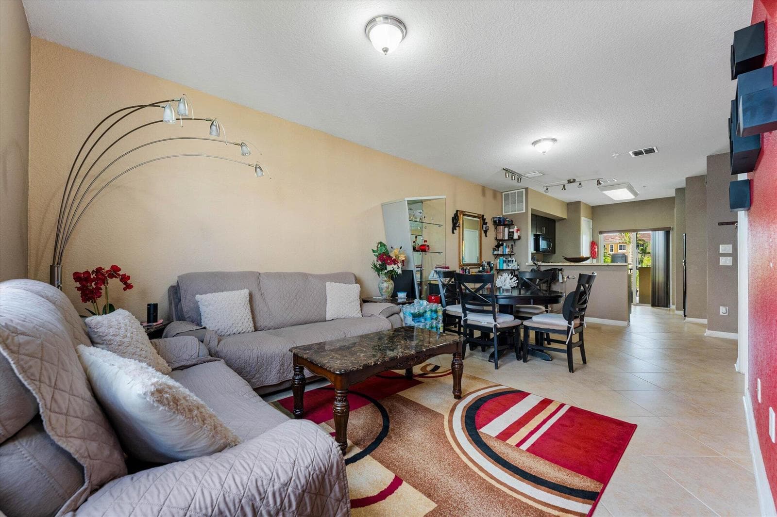 131 NW 2nd Avenue # 3, FL 33009 — zdjęcie 4