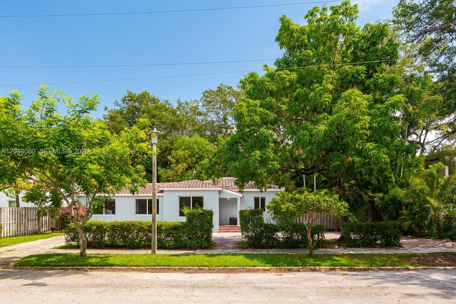 2215 Tequesta Ln, Miami, FL 33133