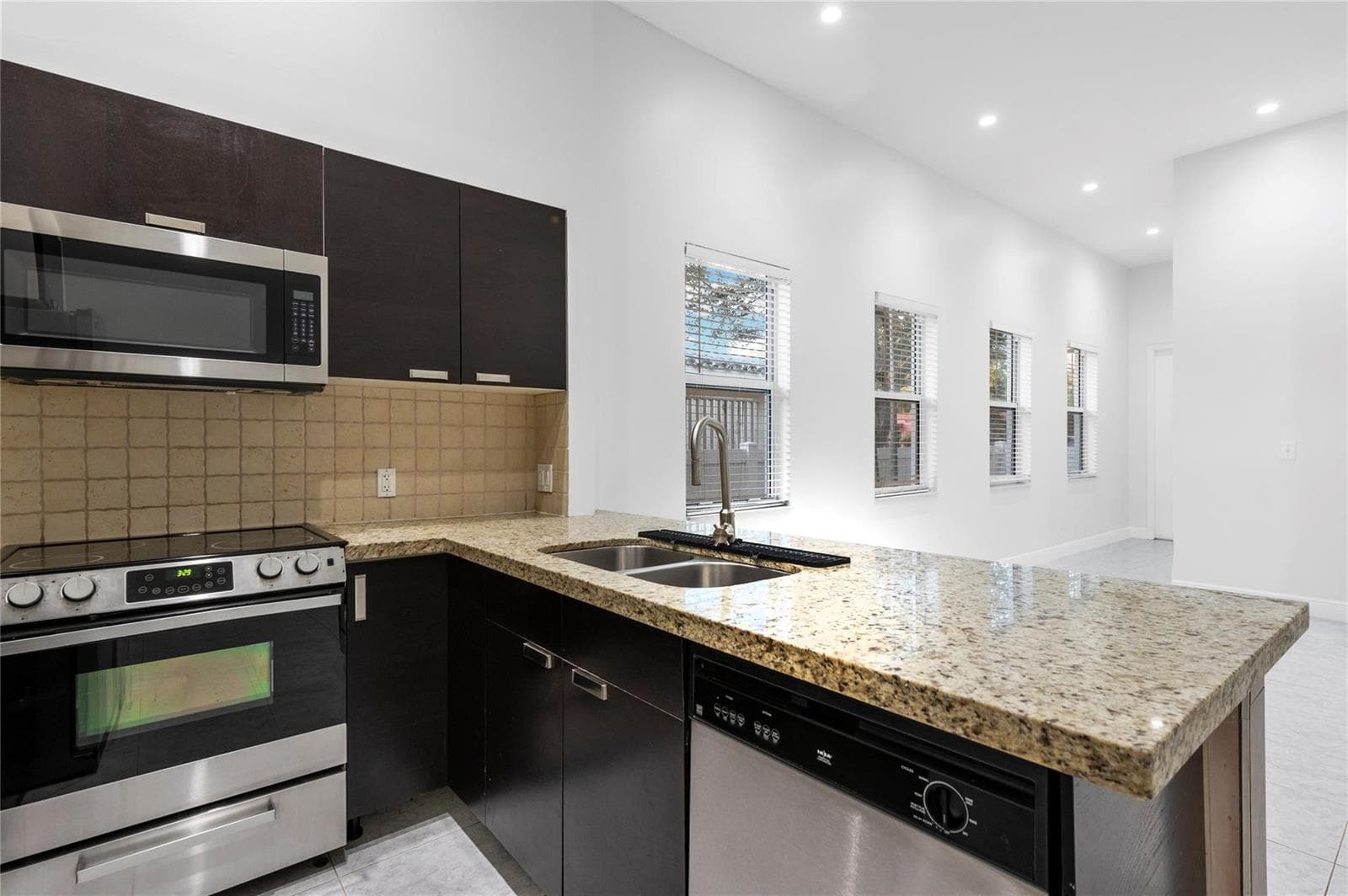 316 SW 16th Street # B, Fort Lauderdale, FL 33315 — zdjęcie 4