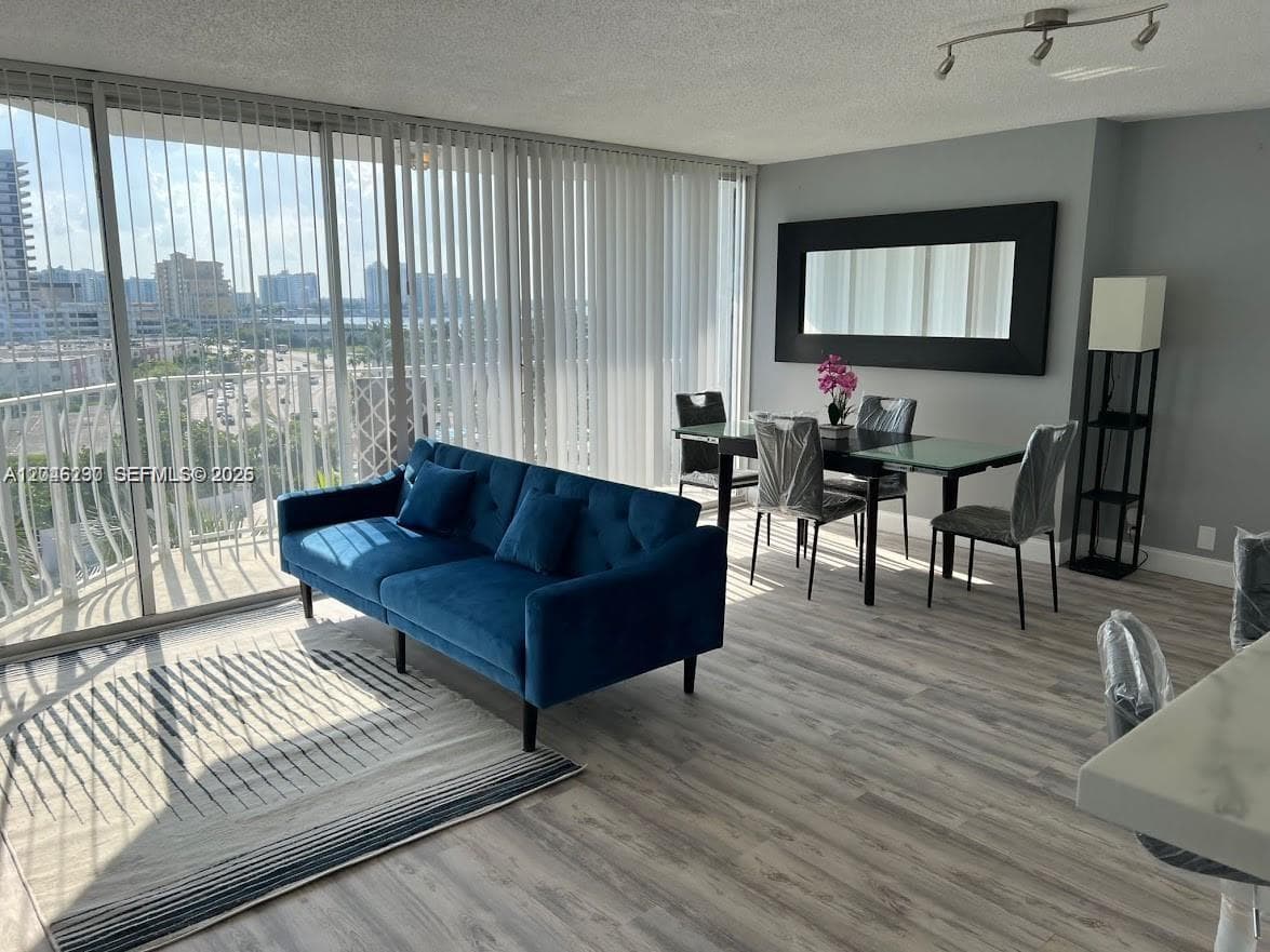 7601 E Treasure Dr # 811, North Bay Village, FL 33141 — zdjęcie 3
