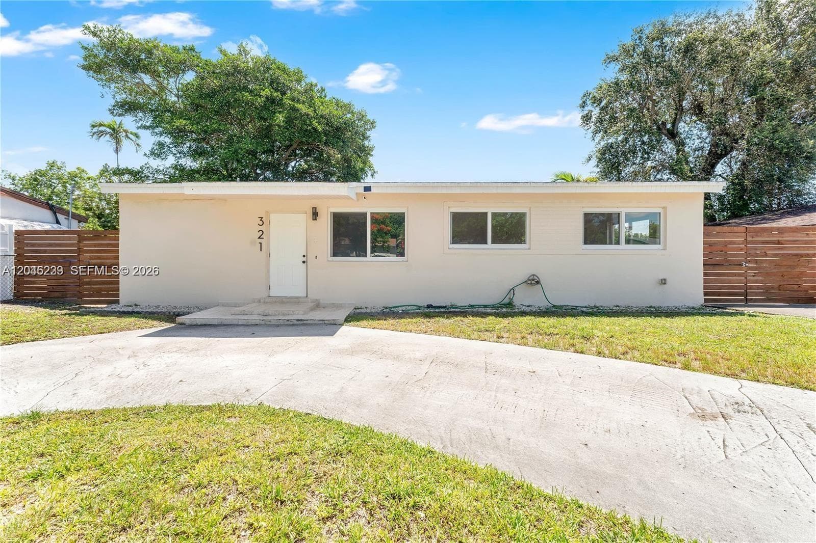 321 NW 56th Ave, Miami, FL 33126 — zdjęcie 2