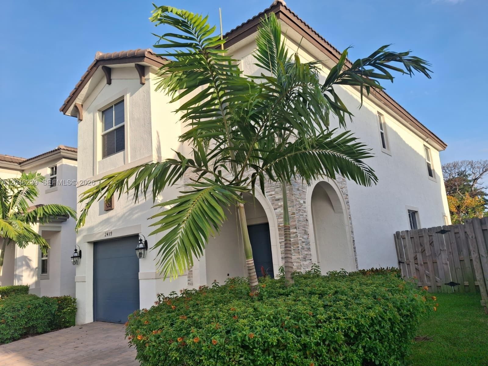 2439 NW 131st Cir, Miami, FL 33167 — zdjęcie 2