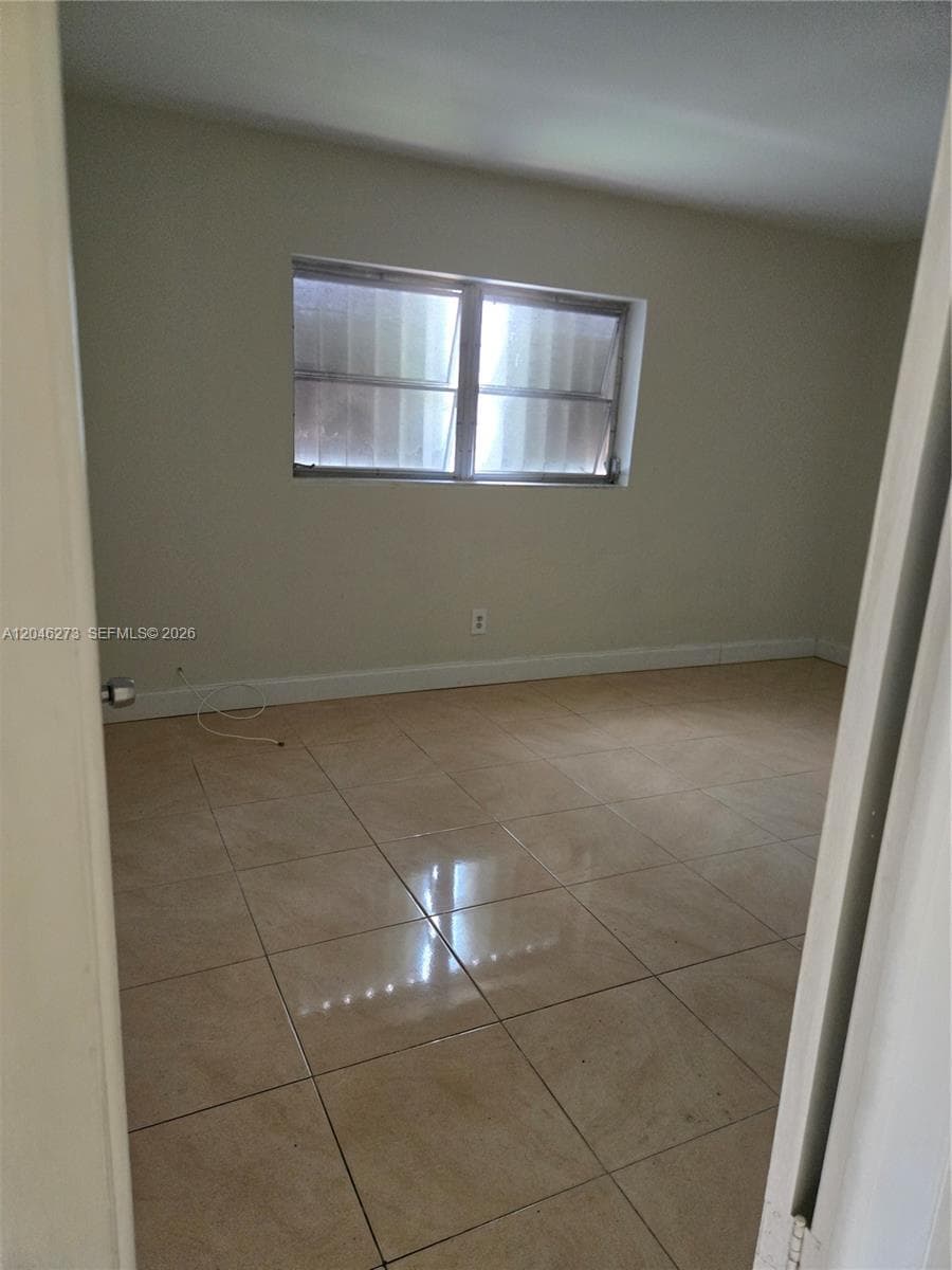 4205 NW 52nd Ave, Lauderdale Lakes, FL 33319 — zdjęcie 3