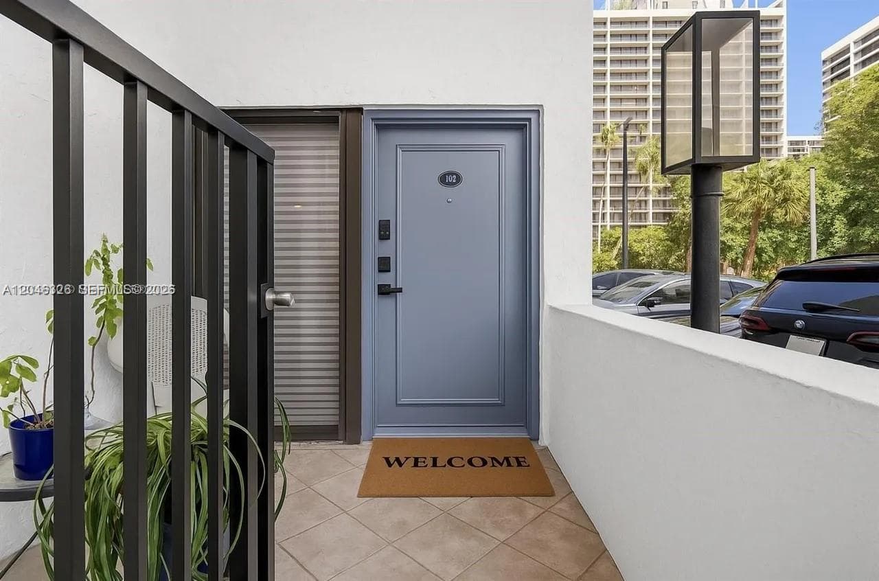2715 Tigertail Ave # 102, Miami, FL 33133 — zdjęcie 2
