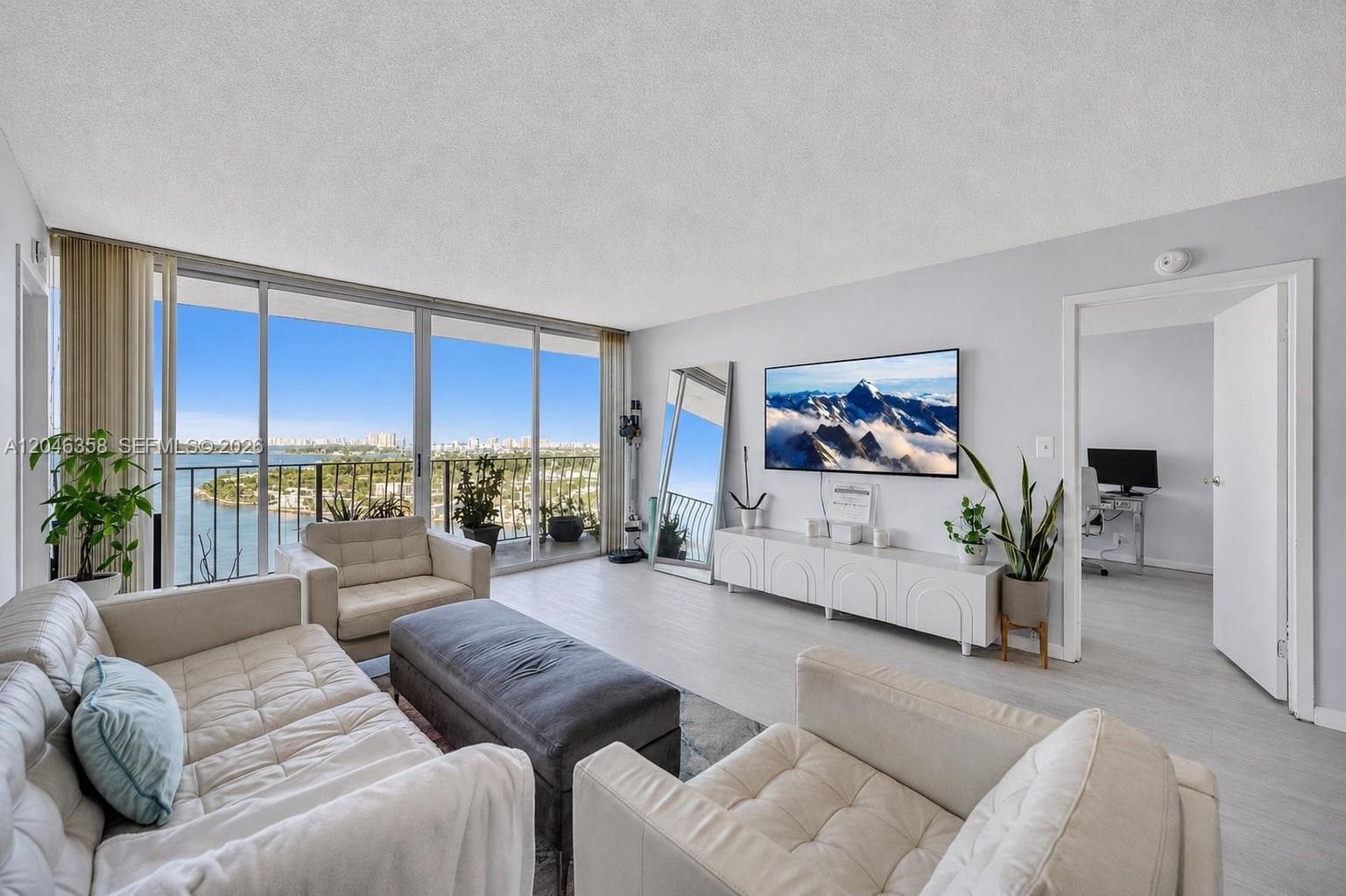 7601 E Treasure Dr # 2412, North Bay Village, FL 33141 — zdjęcie 2