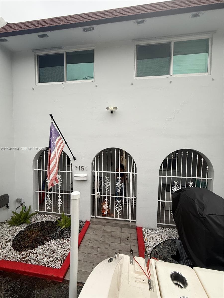 7151 W 3rd Ct # 0, Hialeah, FL 33014 — zdjęcie 2